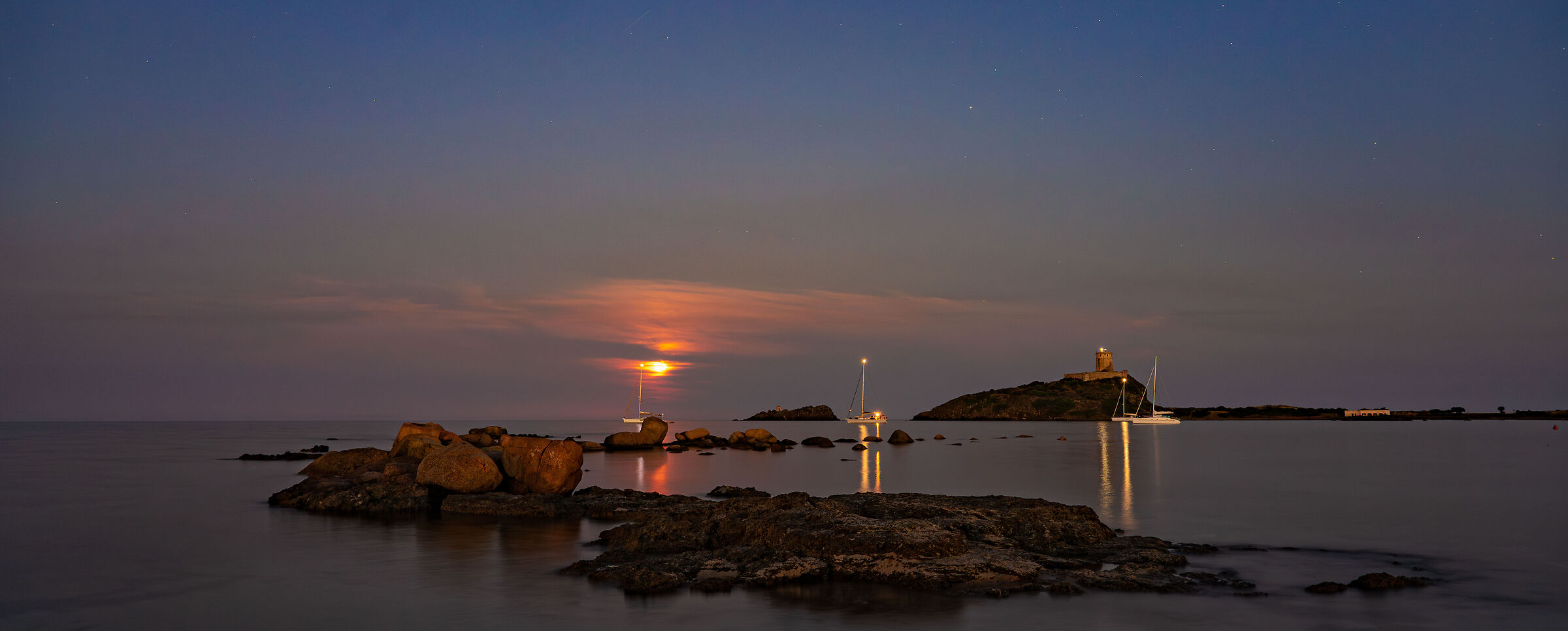 Baia di Nora, notturno estivo