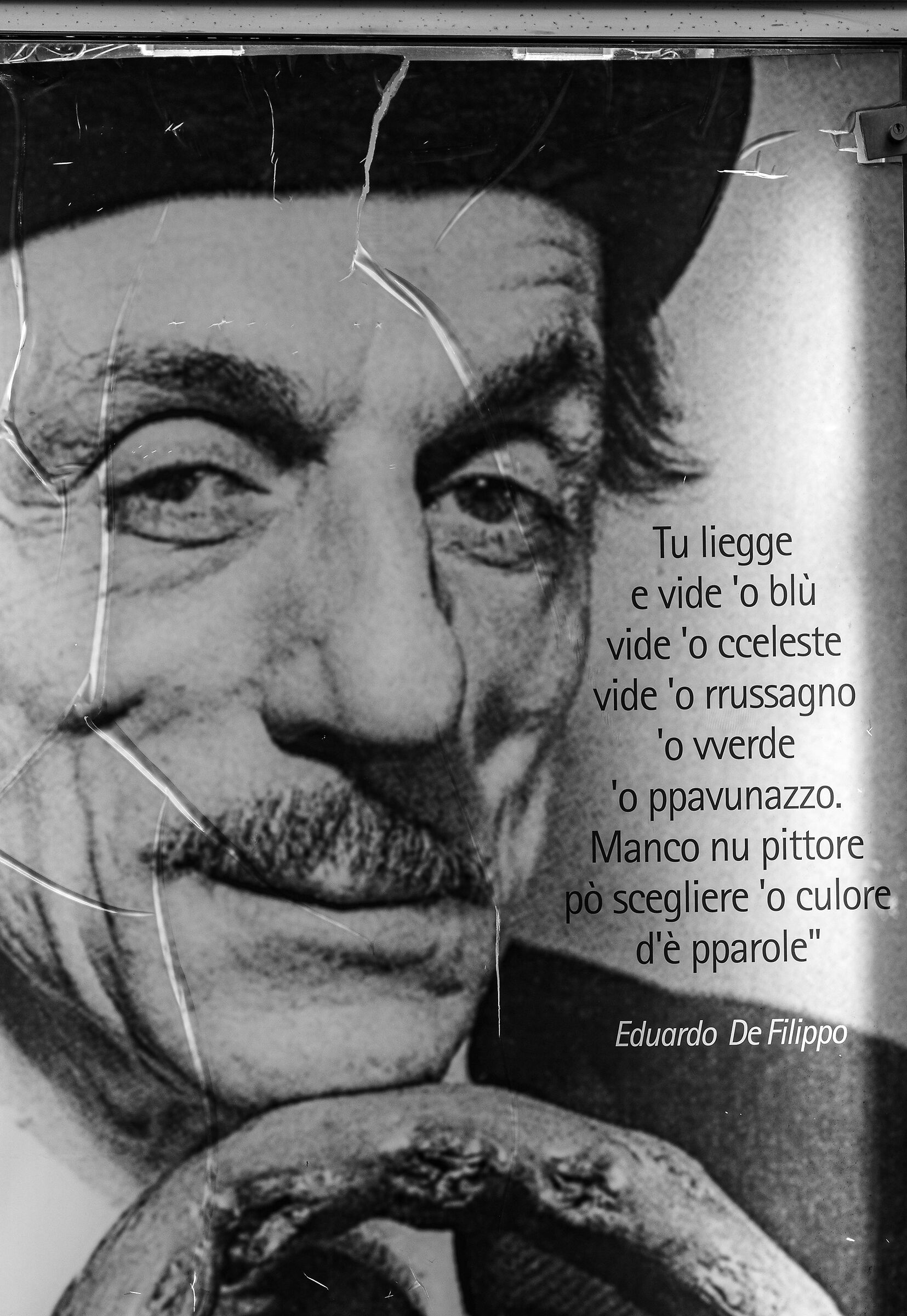 Eduardo-Vetrina Feltrinelli Napoli