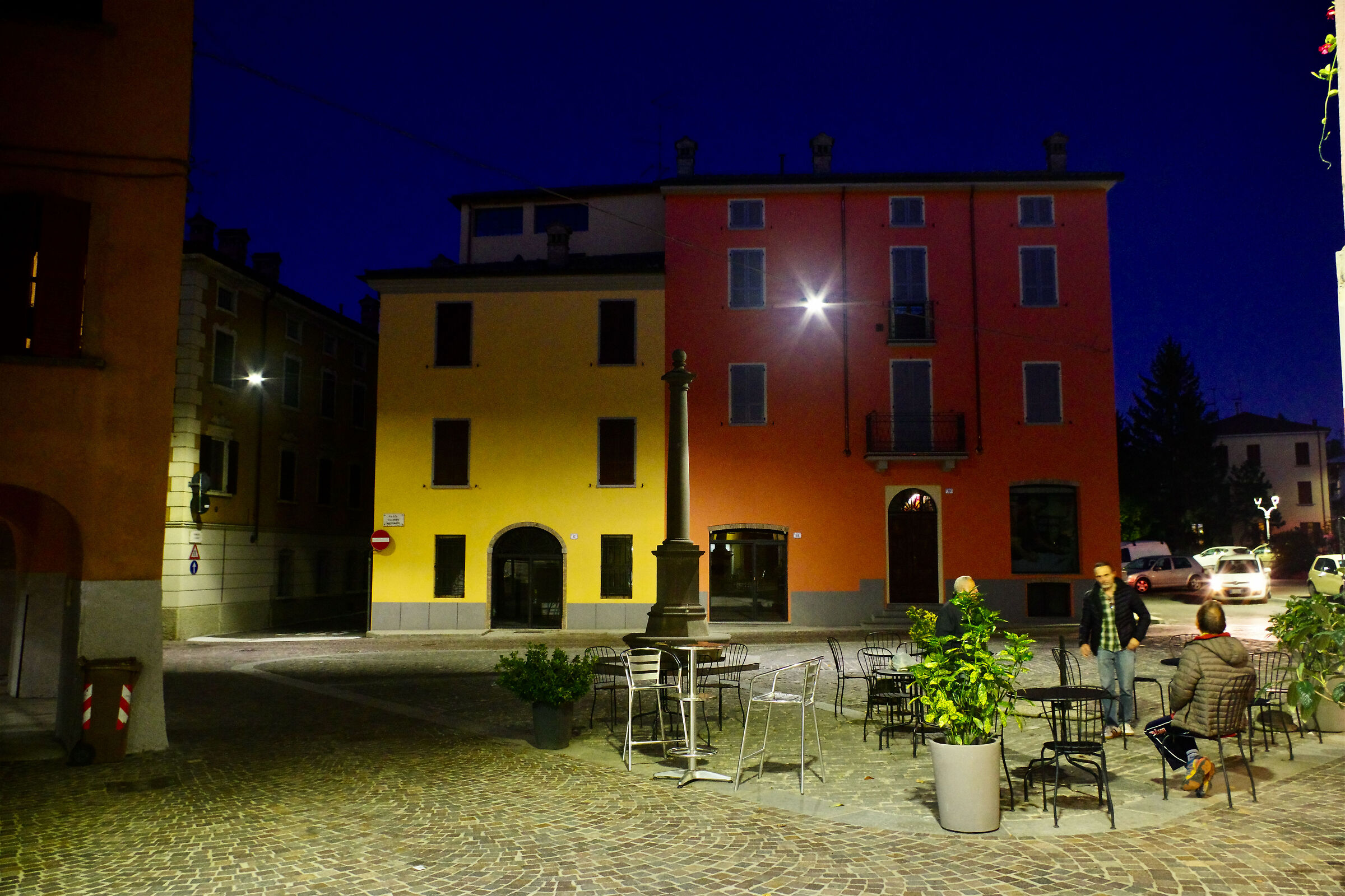 notturno, Fornovo di Taro, Piazza Giacomo Matteotti