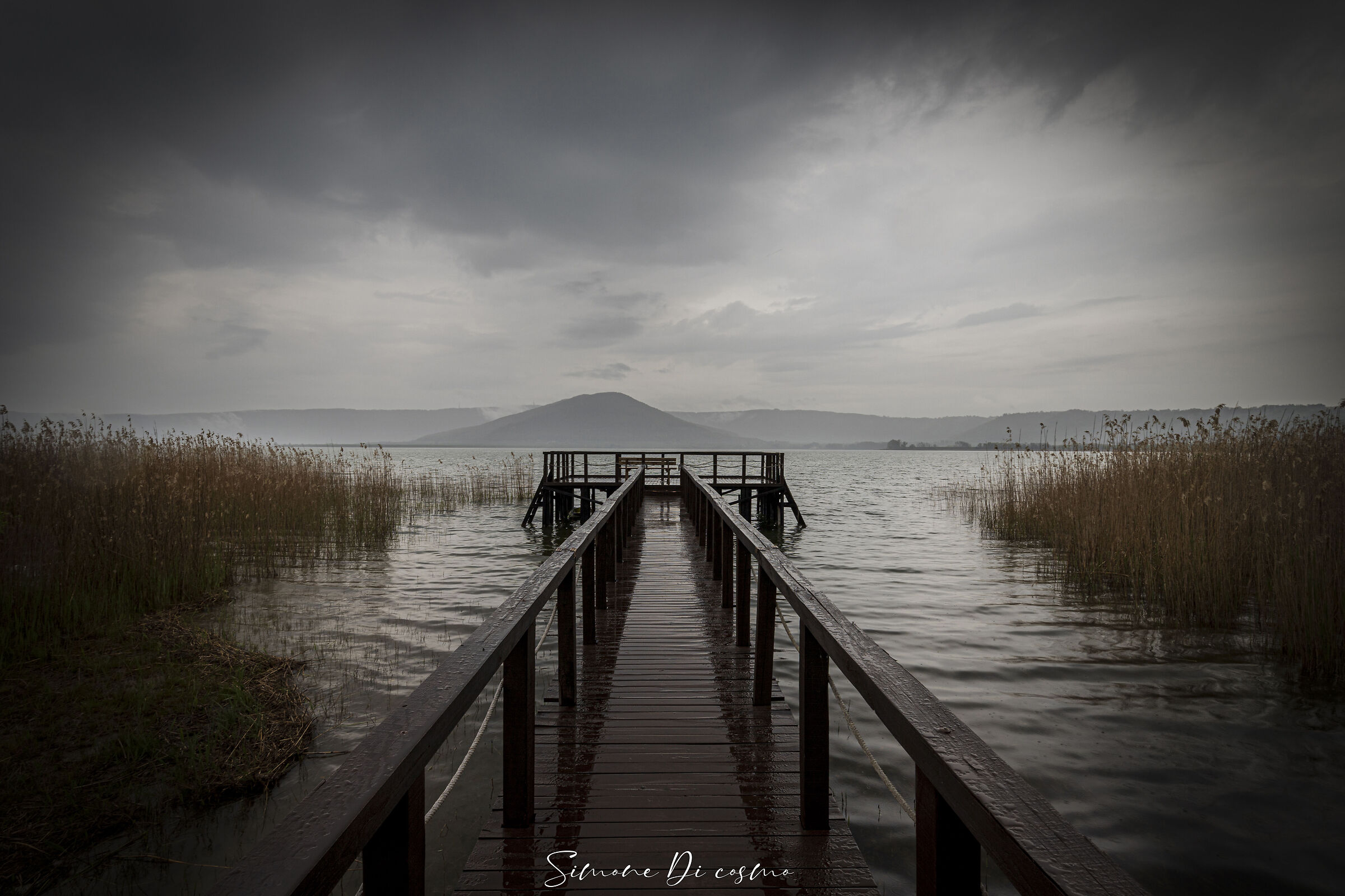 Pontile sul lago di vico