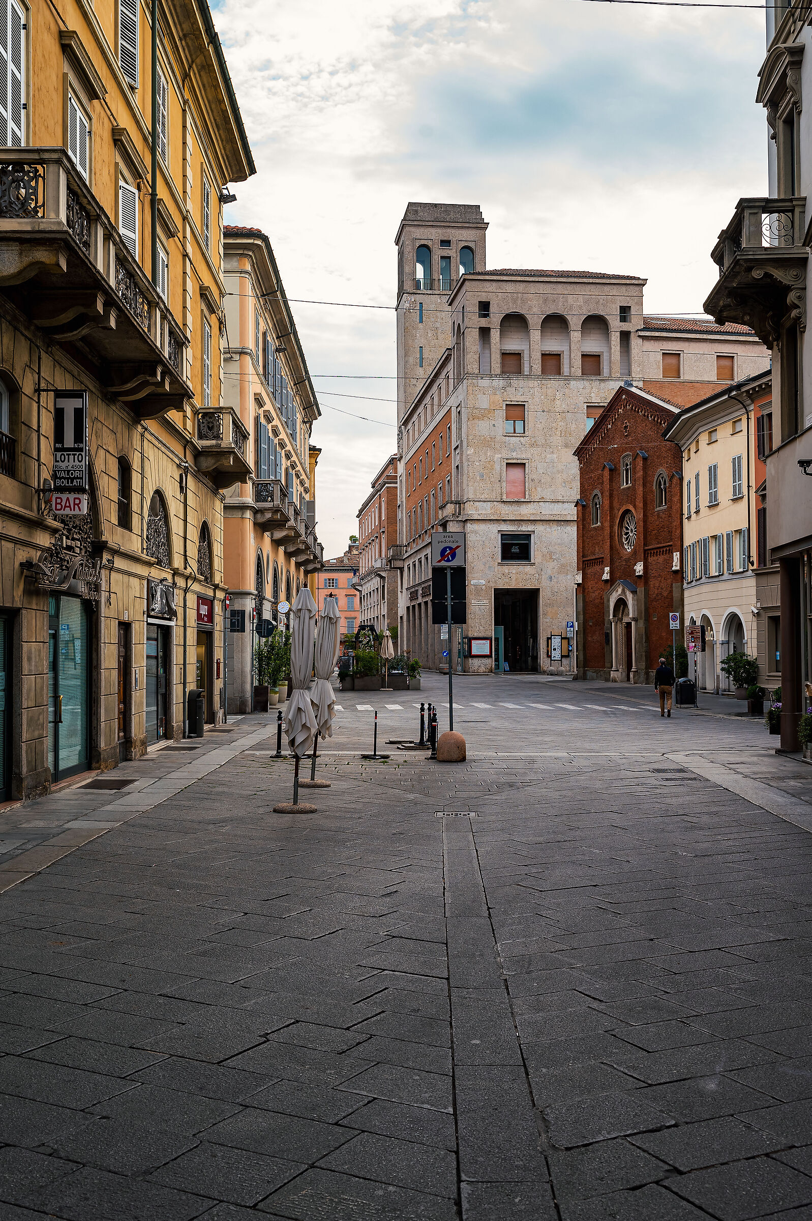 vie cittadine alle prime ore...