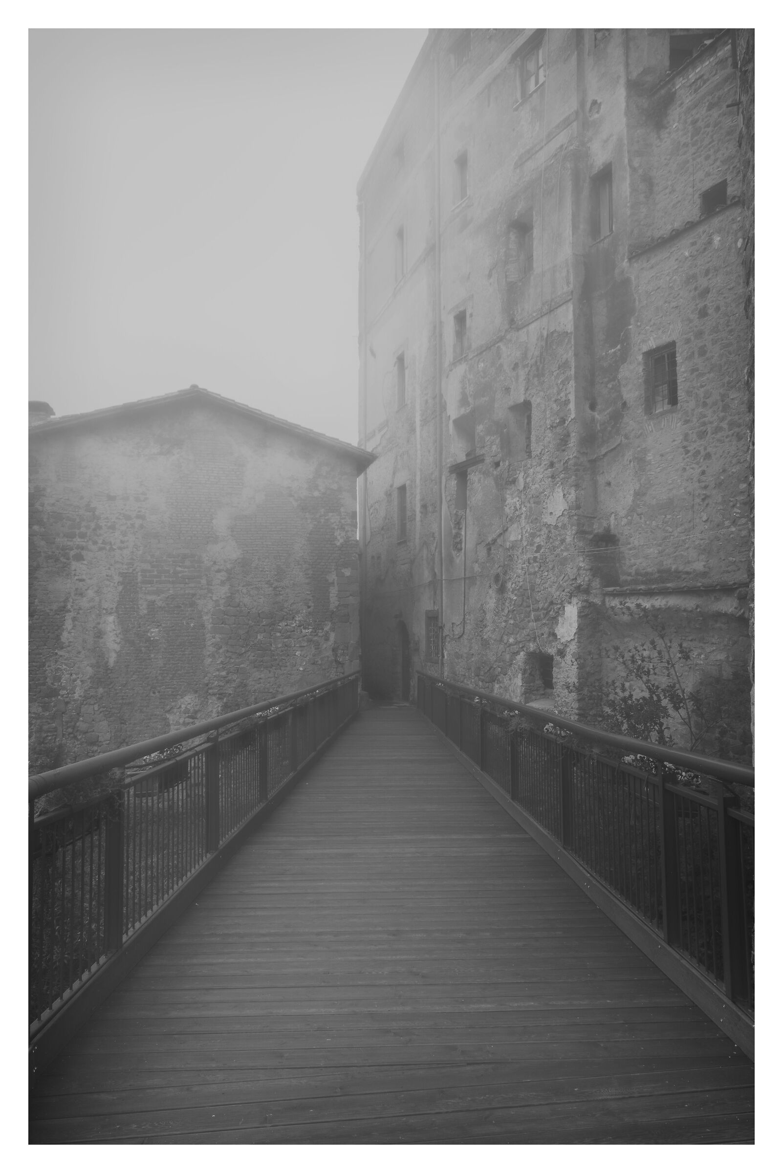 Ponticello verso il borgo medievale