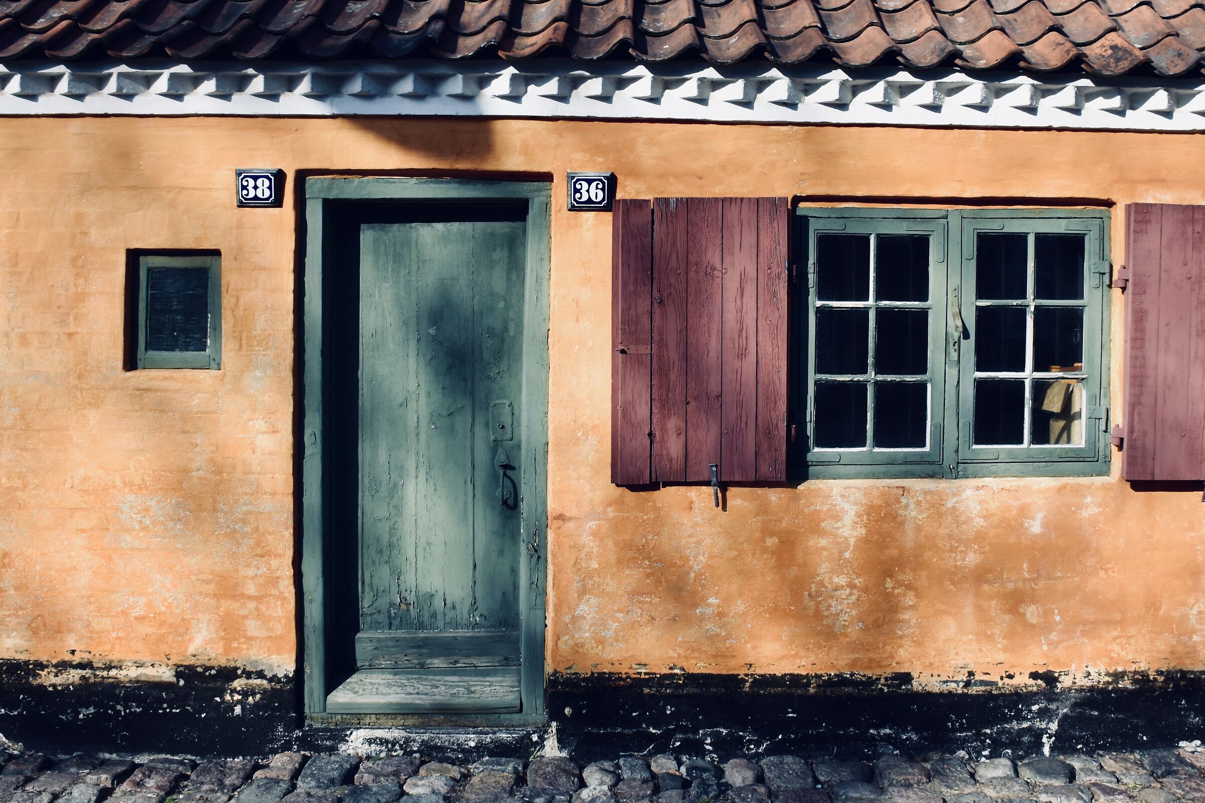 Ambivalent Entrance