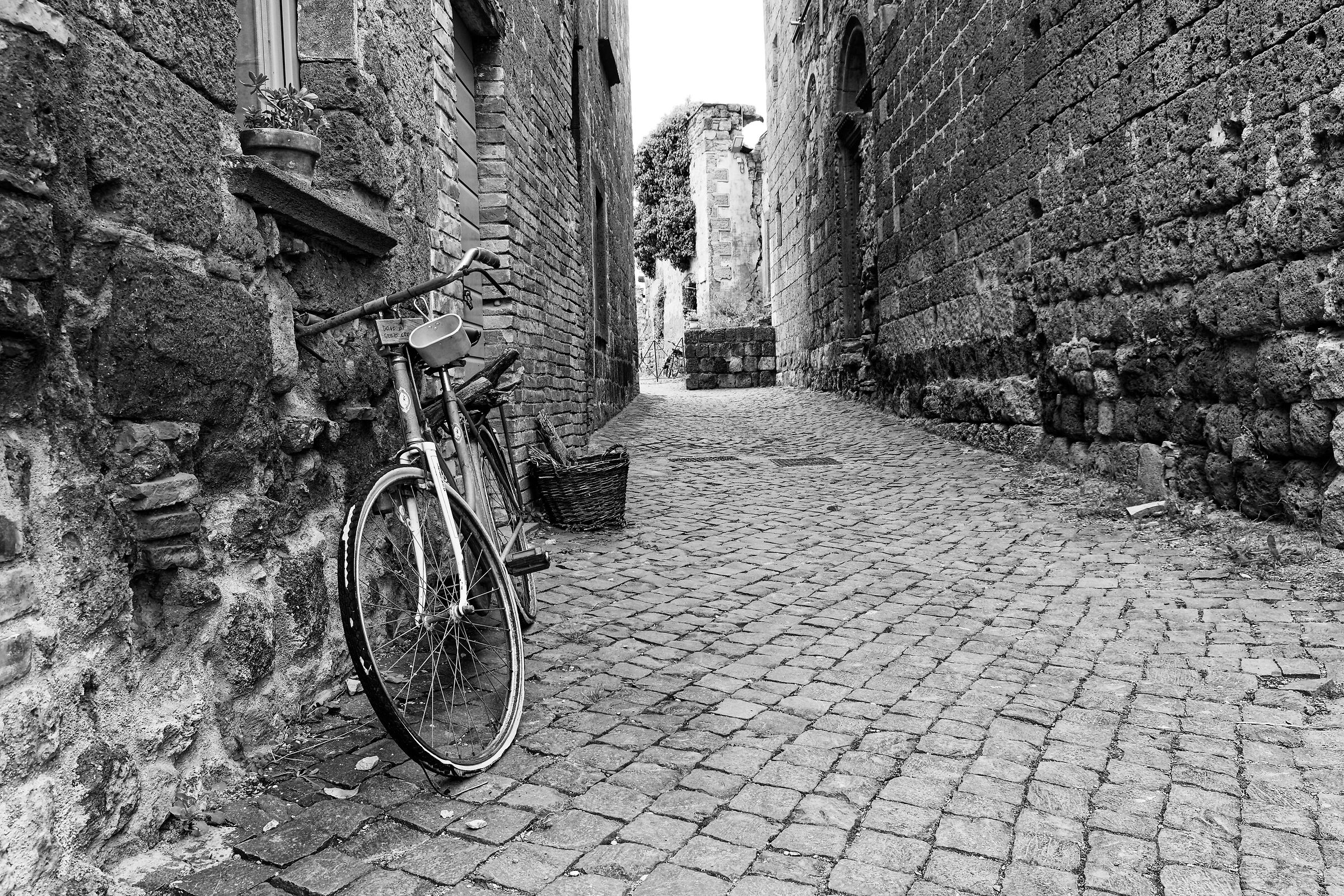 bicicletta nel borgo