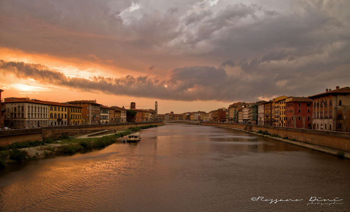 Pisa, lungarno al tramonto