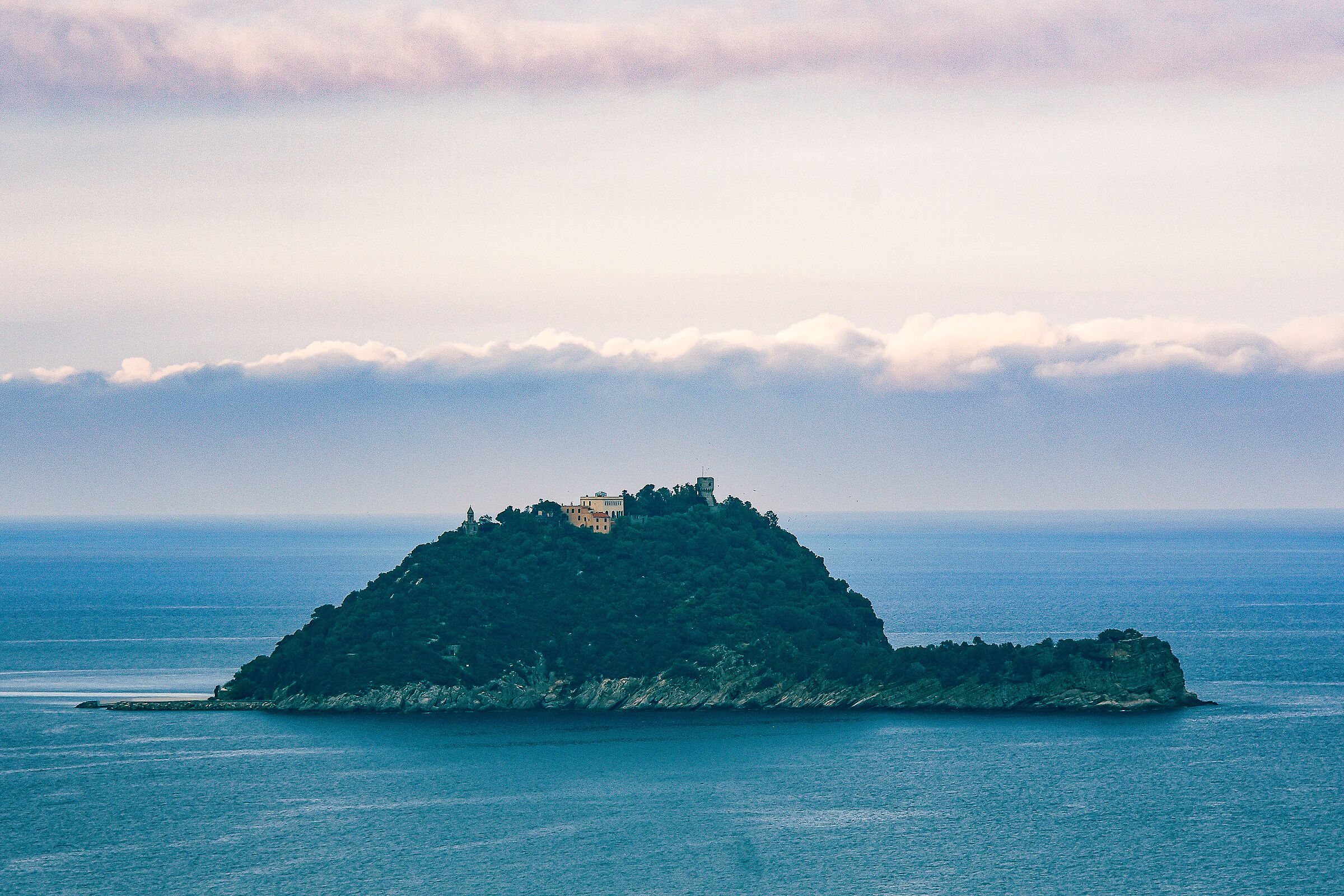 Isola di Gallinara o isola delle Lumache?