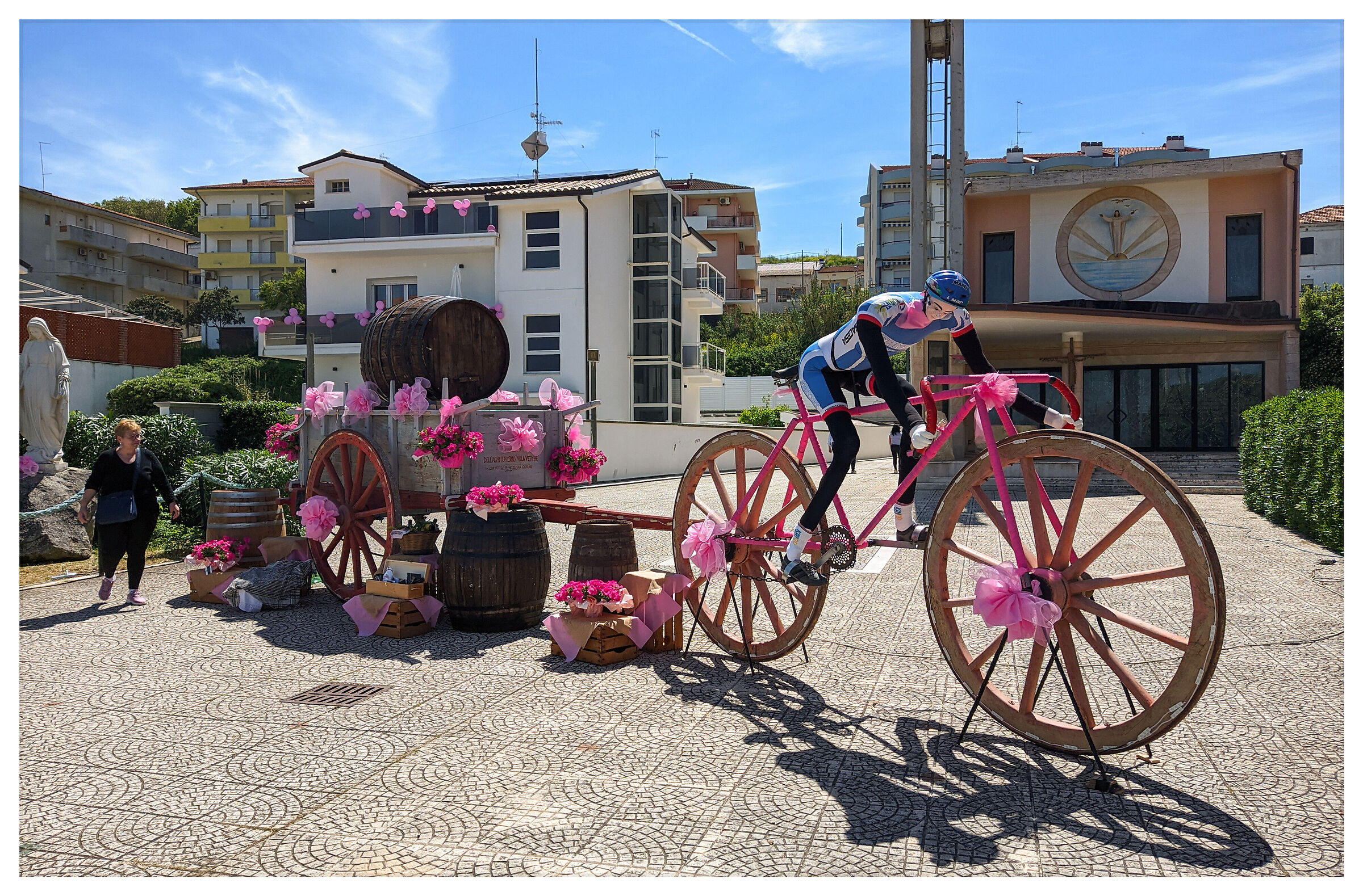 Final preparations for the first stage of the Giro d'Italia