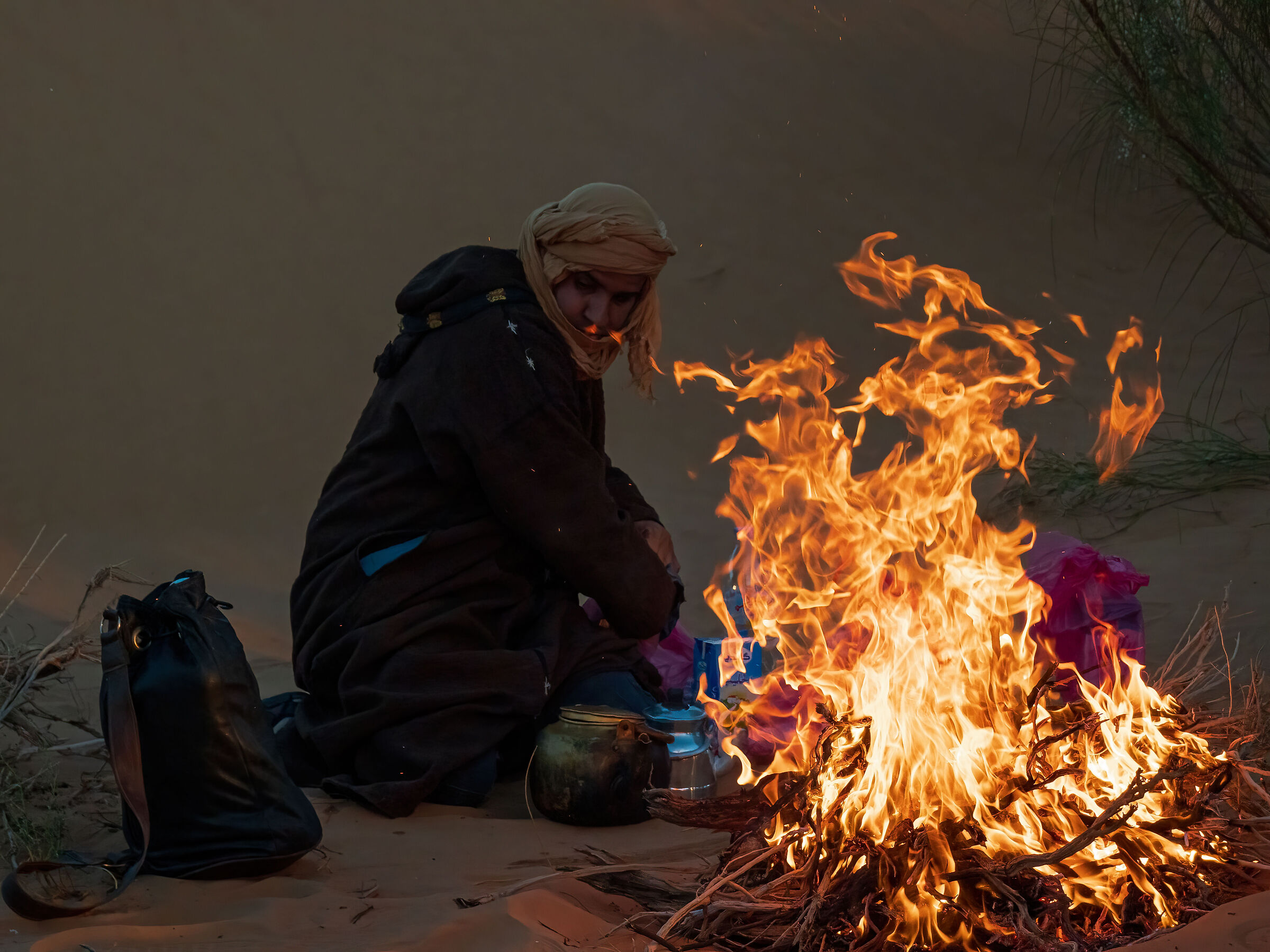 Algeria.Alba nel Deserto e Preparazione del tè.