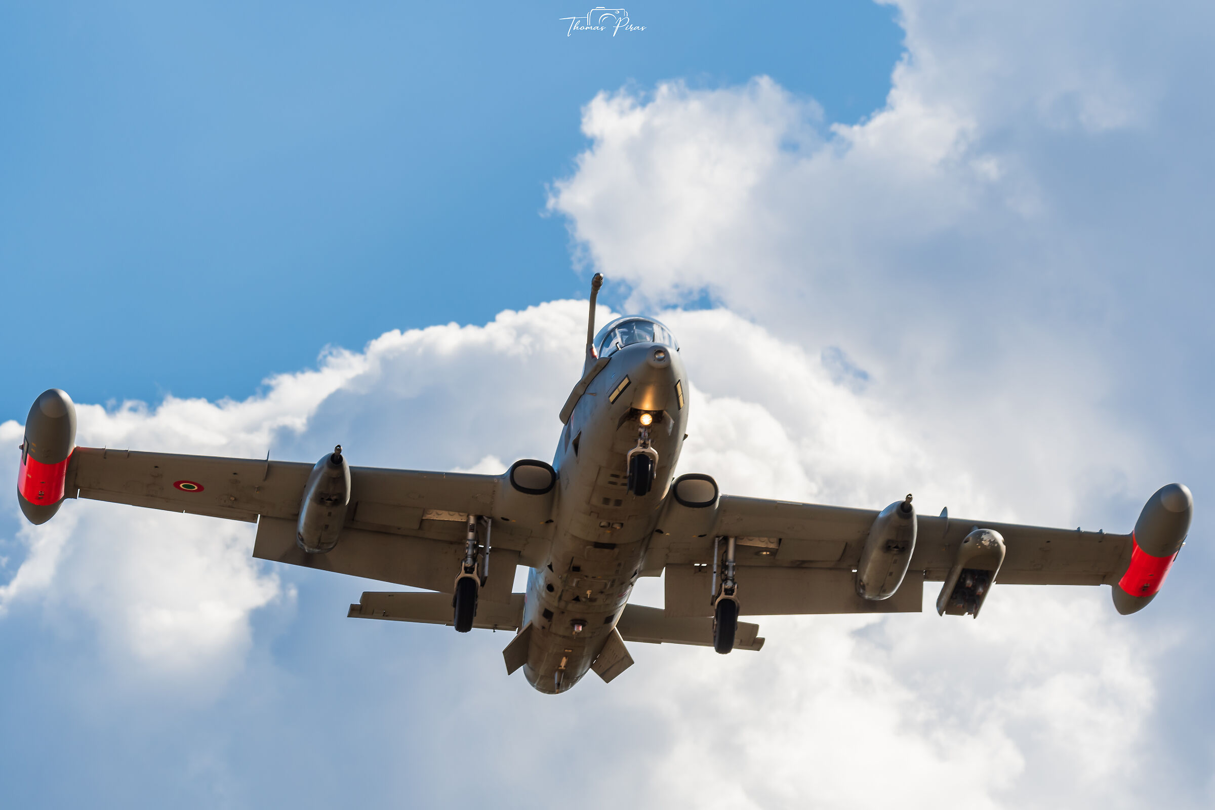 Aermacchi MB-339CD landing 35L