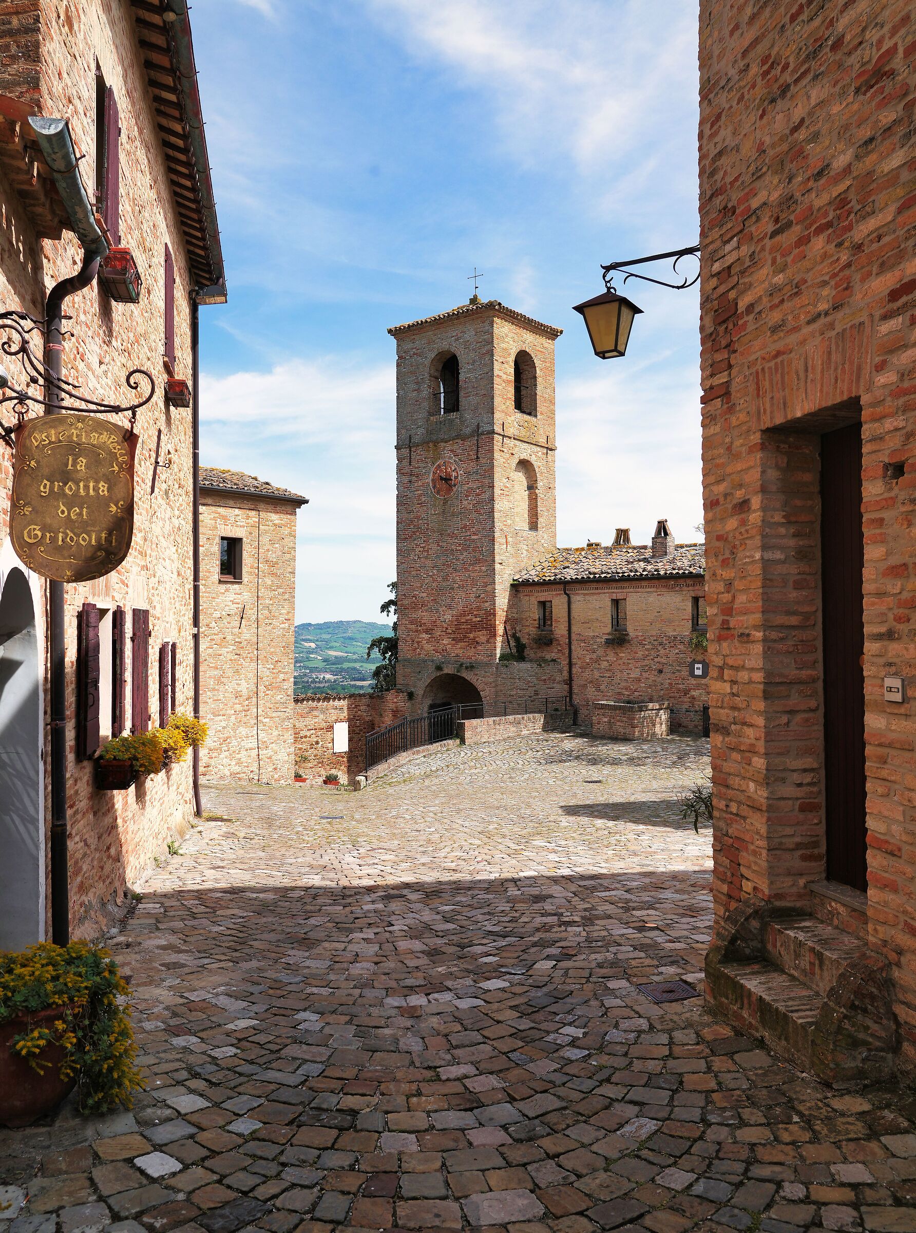 castle of Monteghiridolfo /RN)