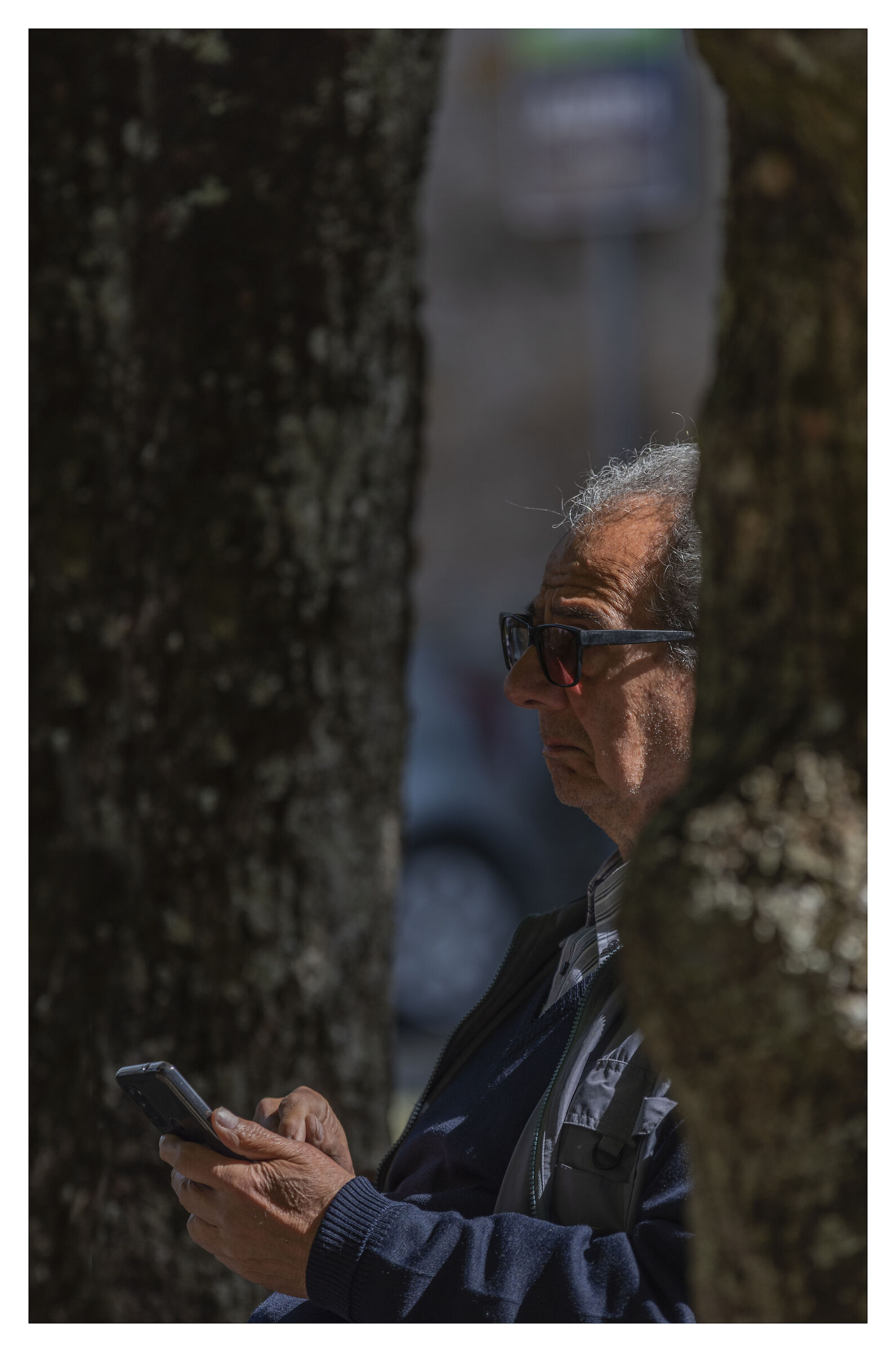 Me si nascustu pe nu famme vedè co stu telefene...