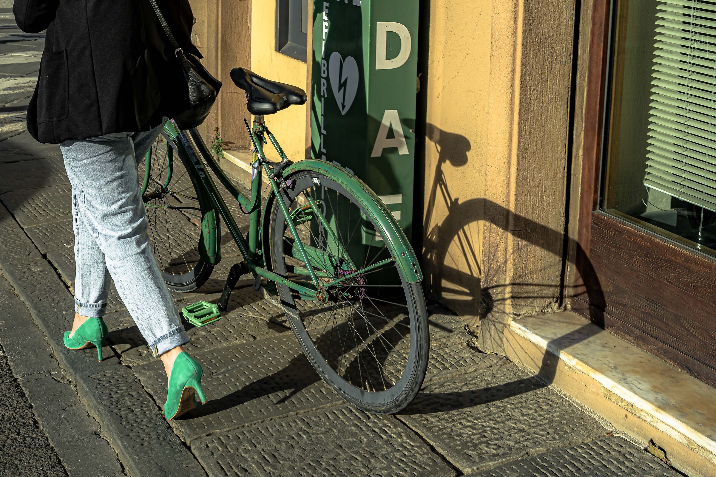 Think a color but don't tell me