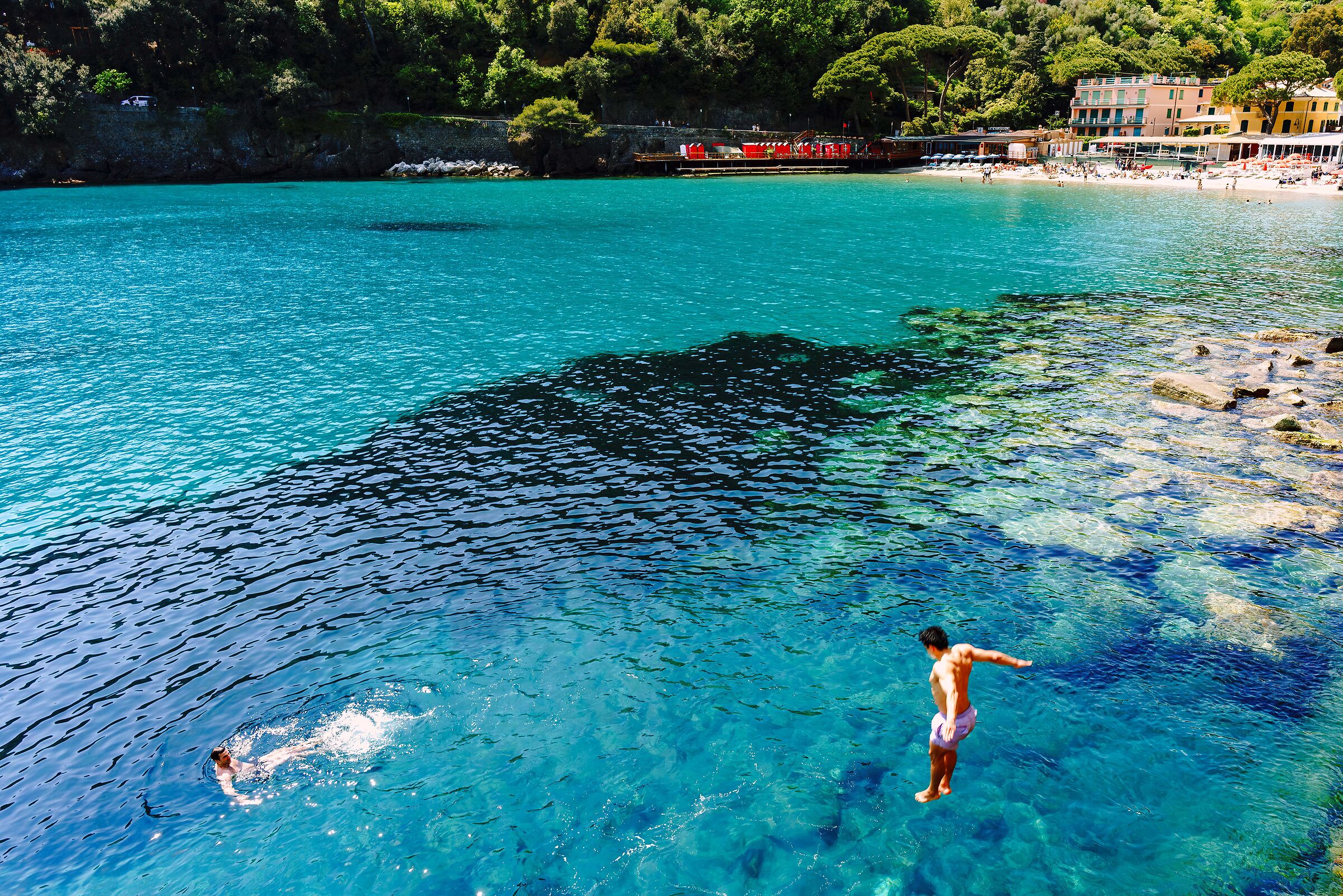 A dip where the water is more 'blue'................