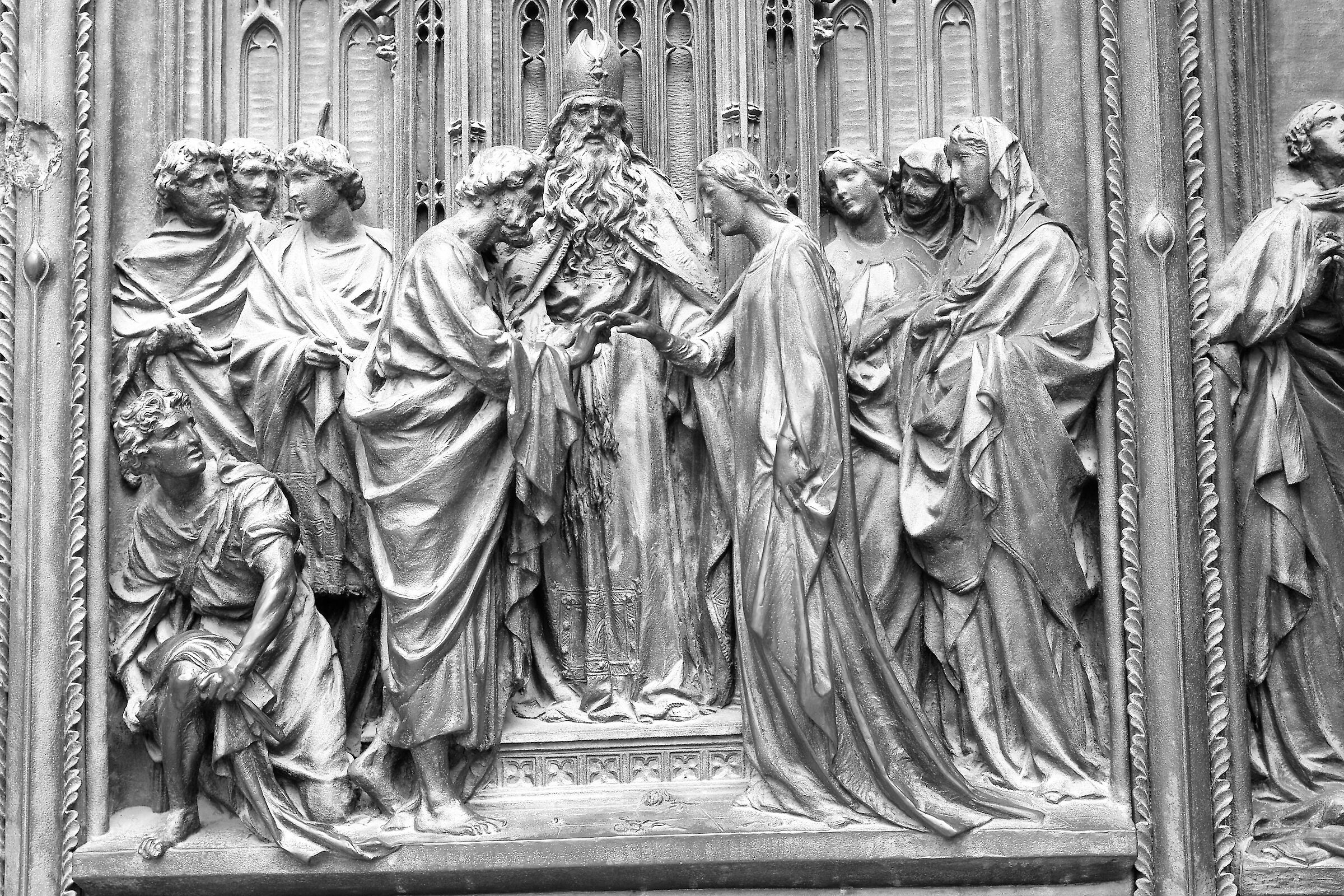 Particolare portone centrale Duomo di Milano