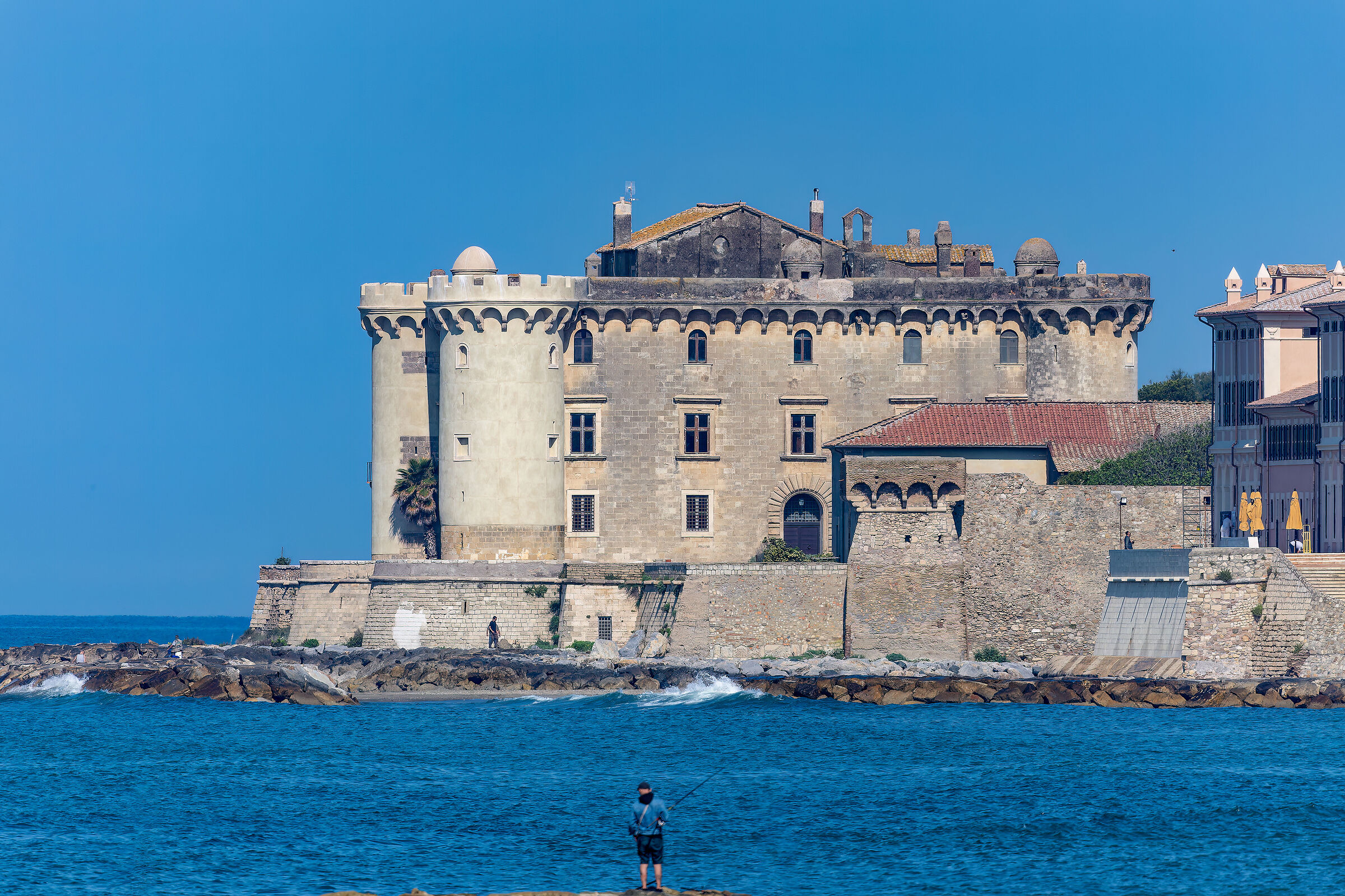 The castle and the fisherman