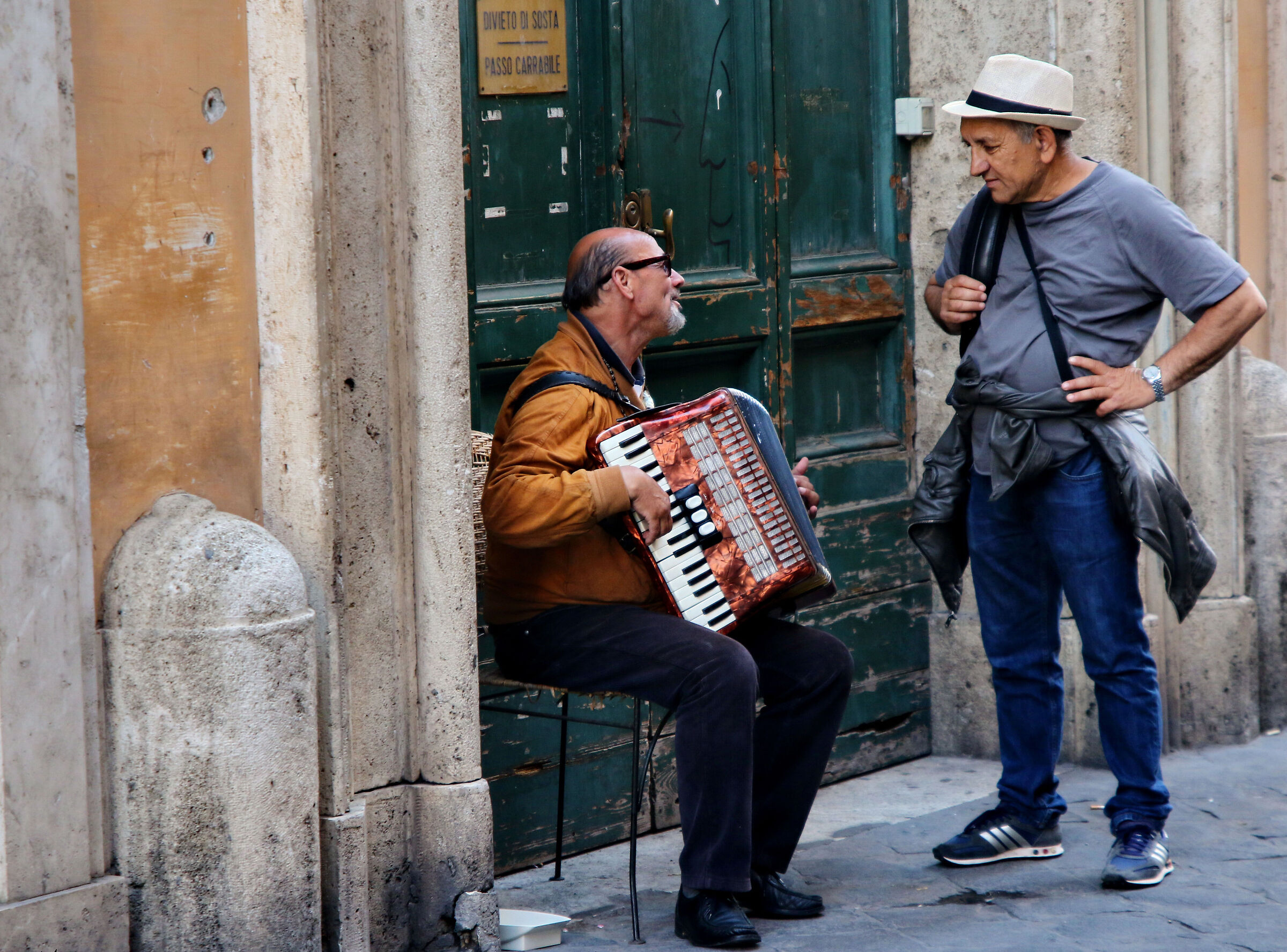 Musicanti al centro di Roma