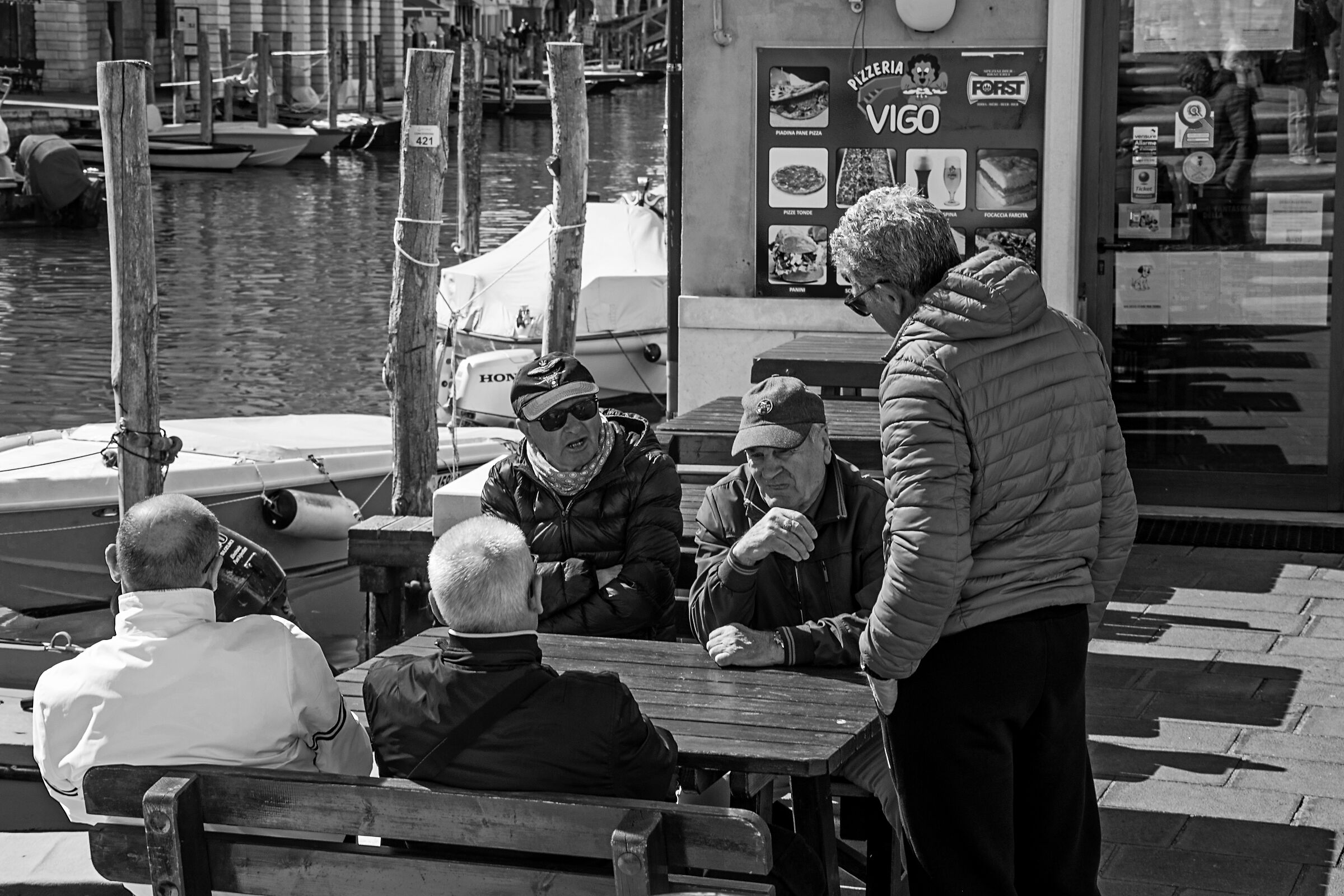 eravamo 4 amici al bar + 1