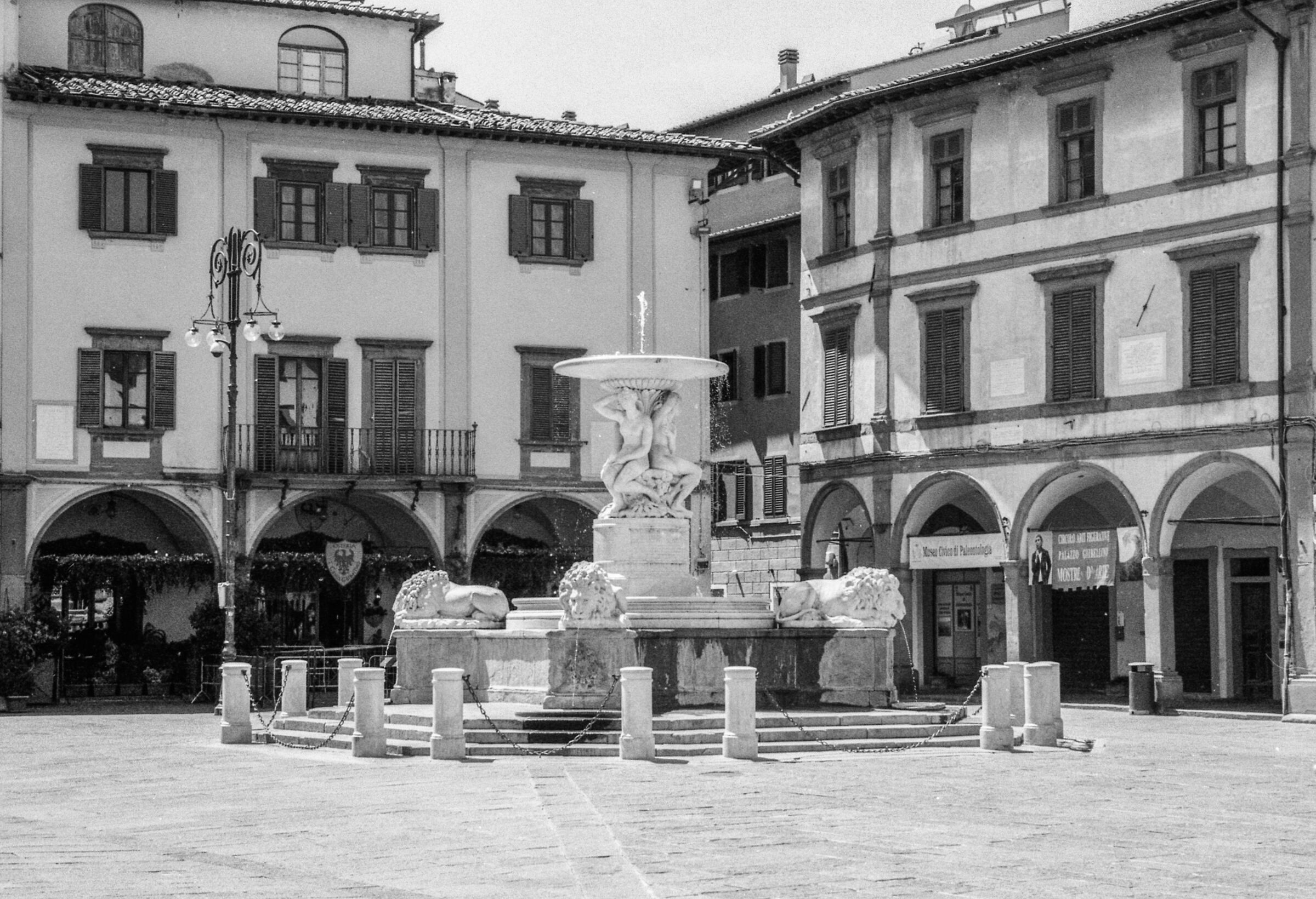 Piazza dei Leoni