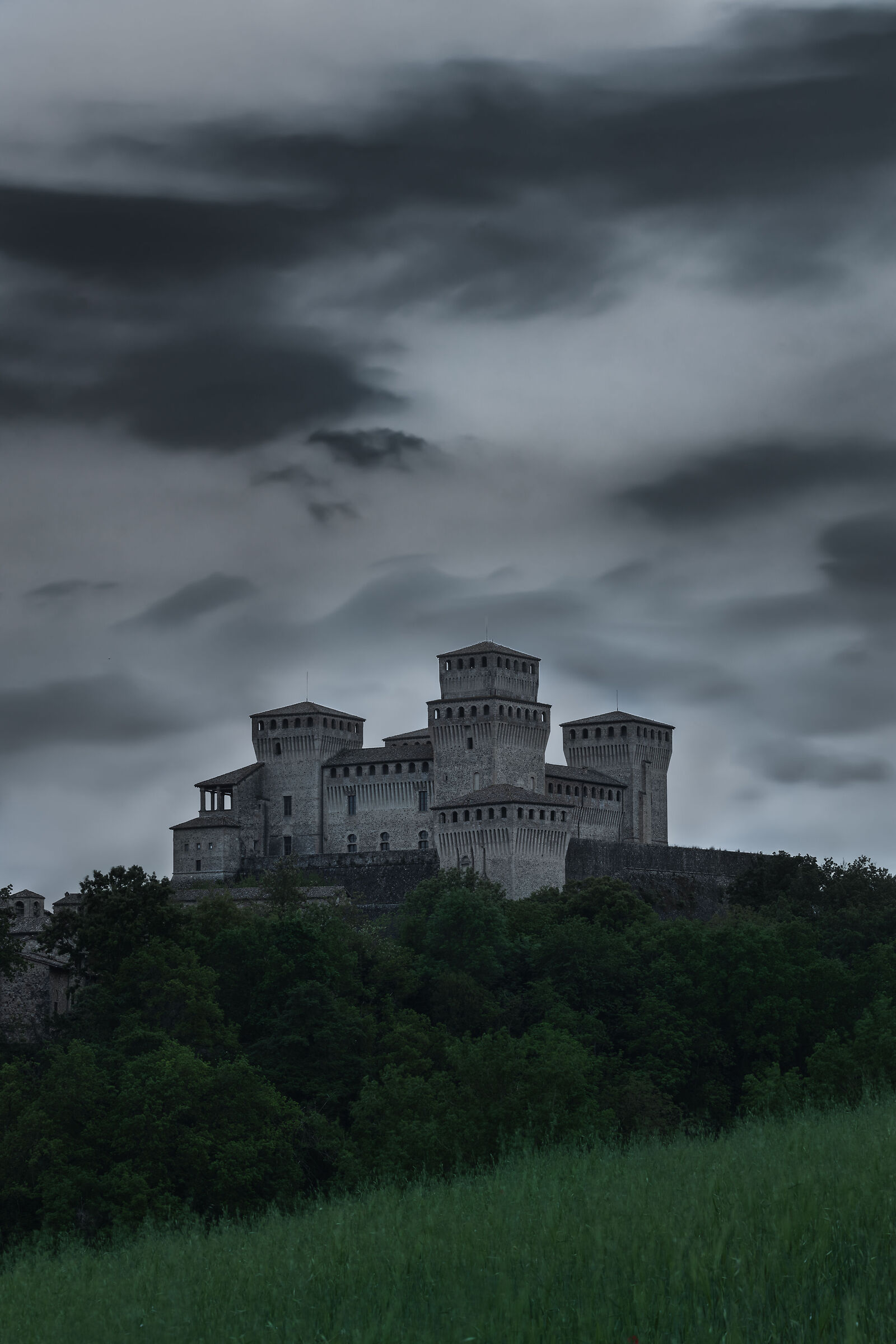 Castello di Torrechiara in Dark Modo