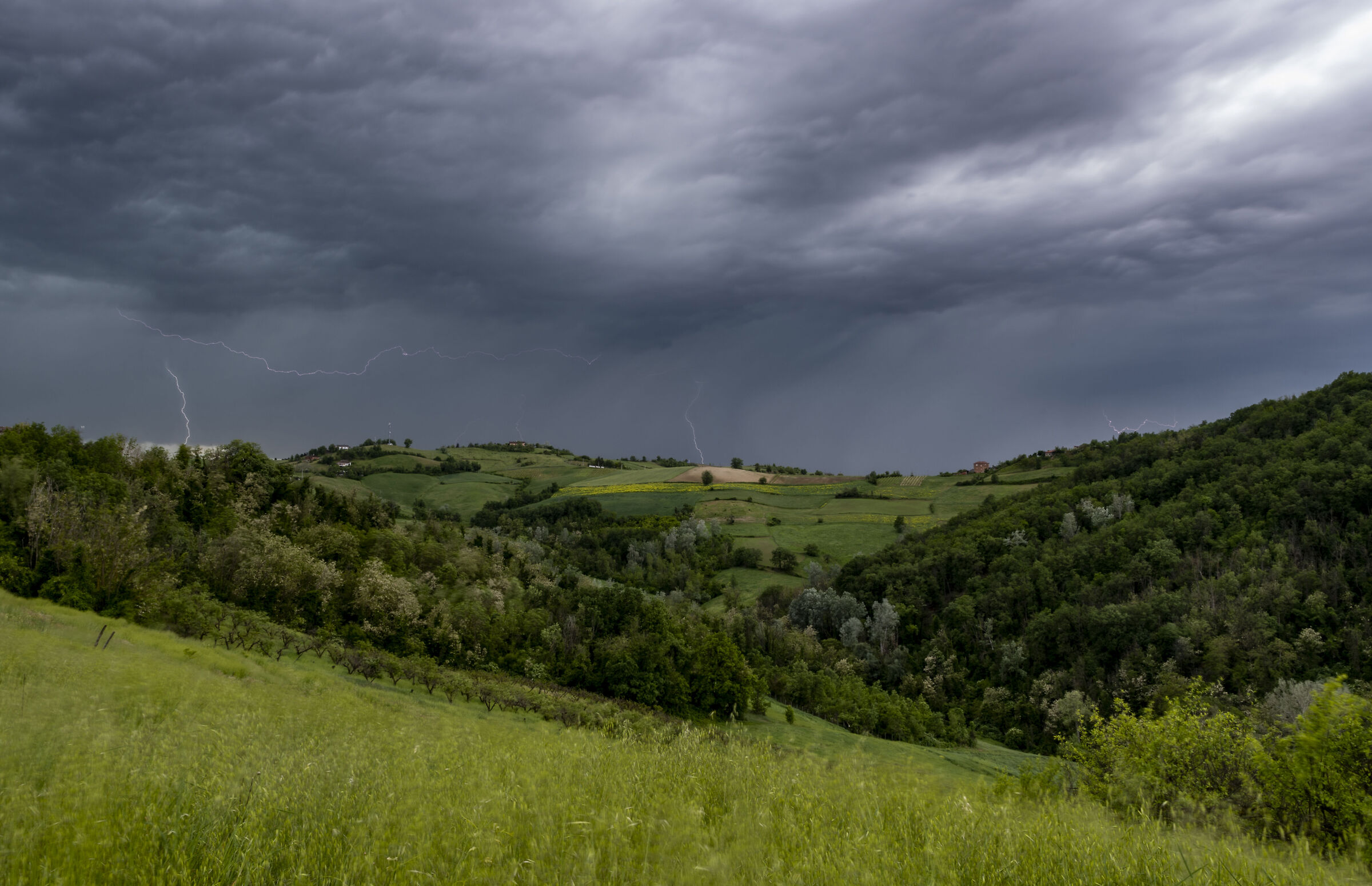 A caccia di lampi tra le colline dell'oltrepò pav...