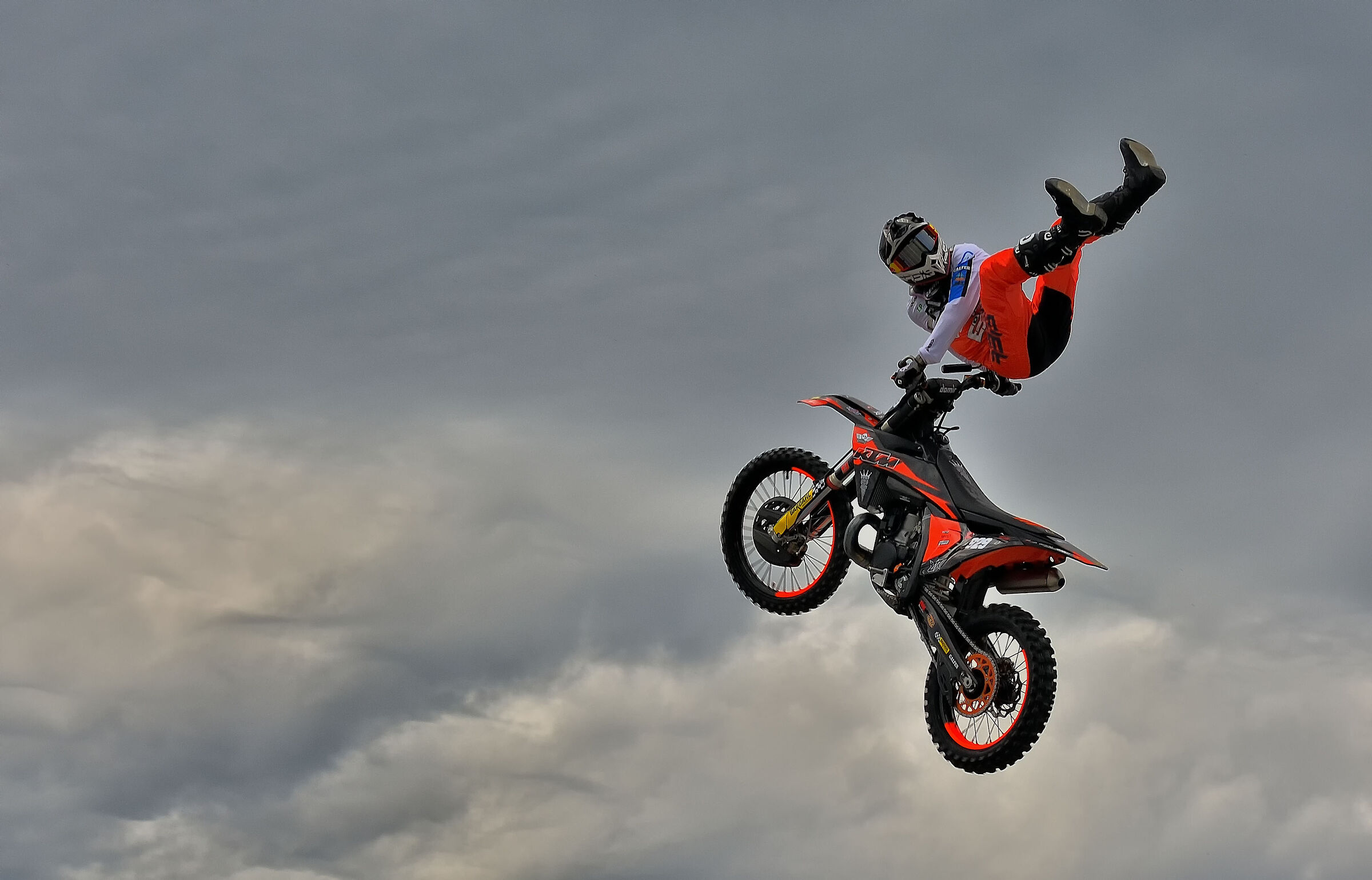 Salto tra le nuvole ma non oso guardare