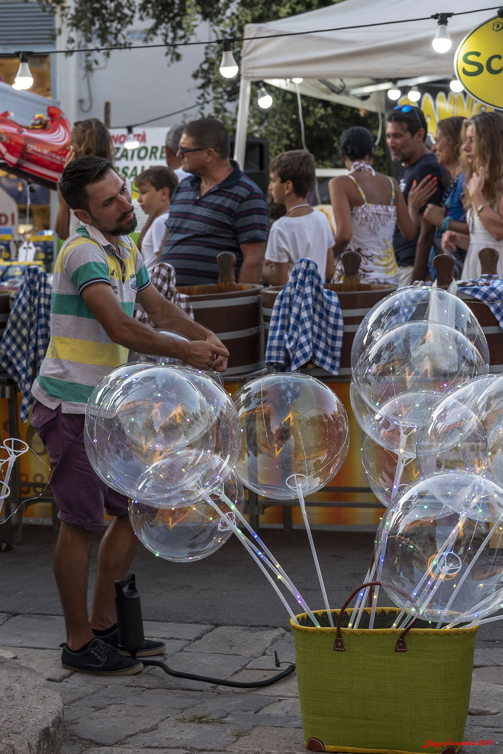 Venditore di palloncini.