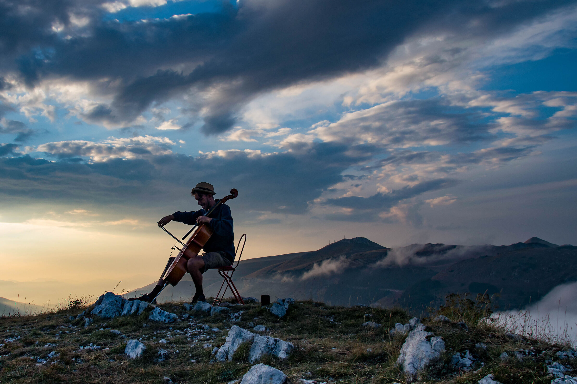 Cellist in the clouds 1
