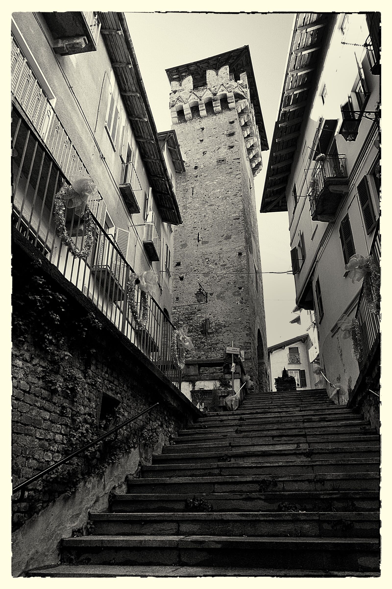 Lanzo torinese : scalinata alla Torre Civica