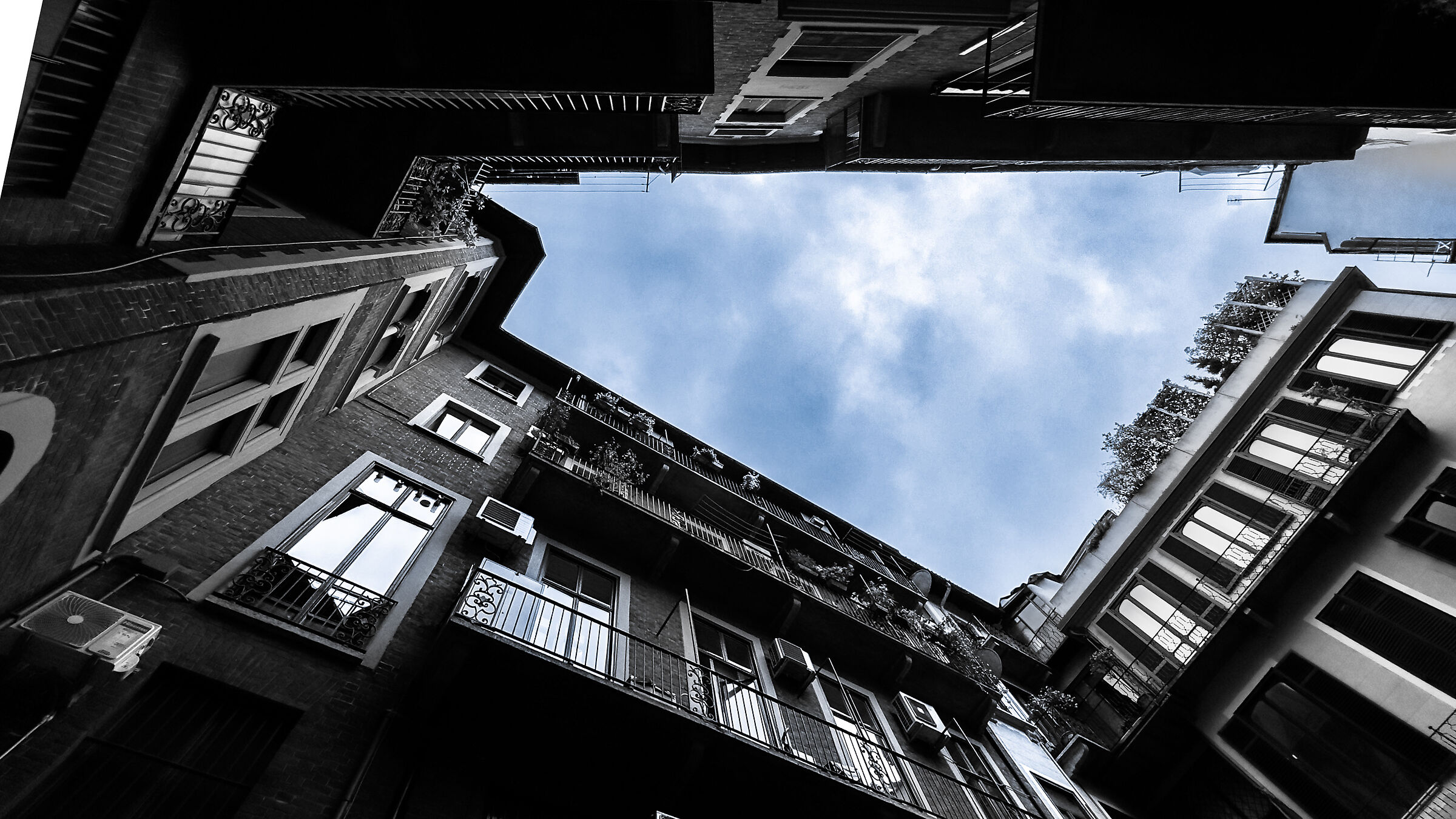 Forme geometriche nel cielo di Torino