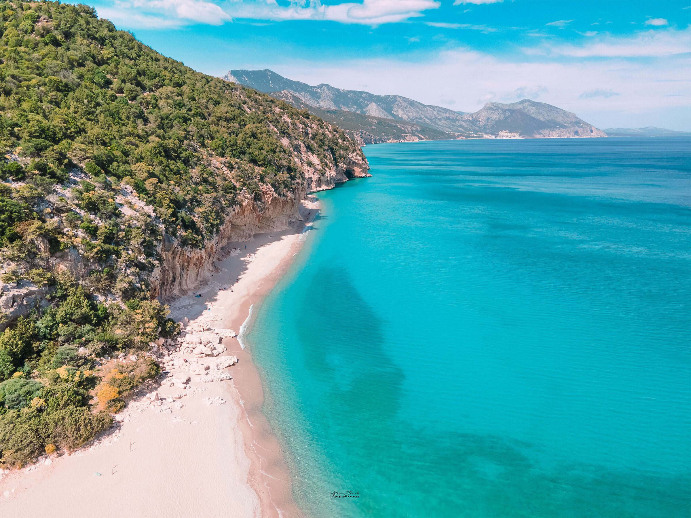 Cala Luna - un'insenatura intagliata tra le falesie