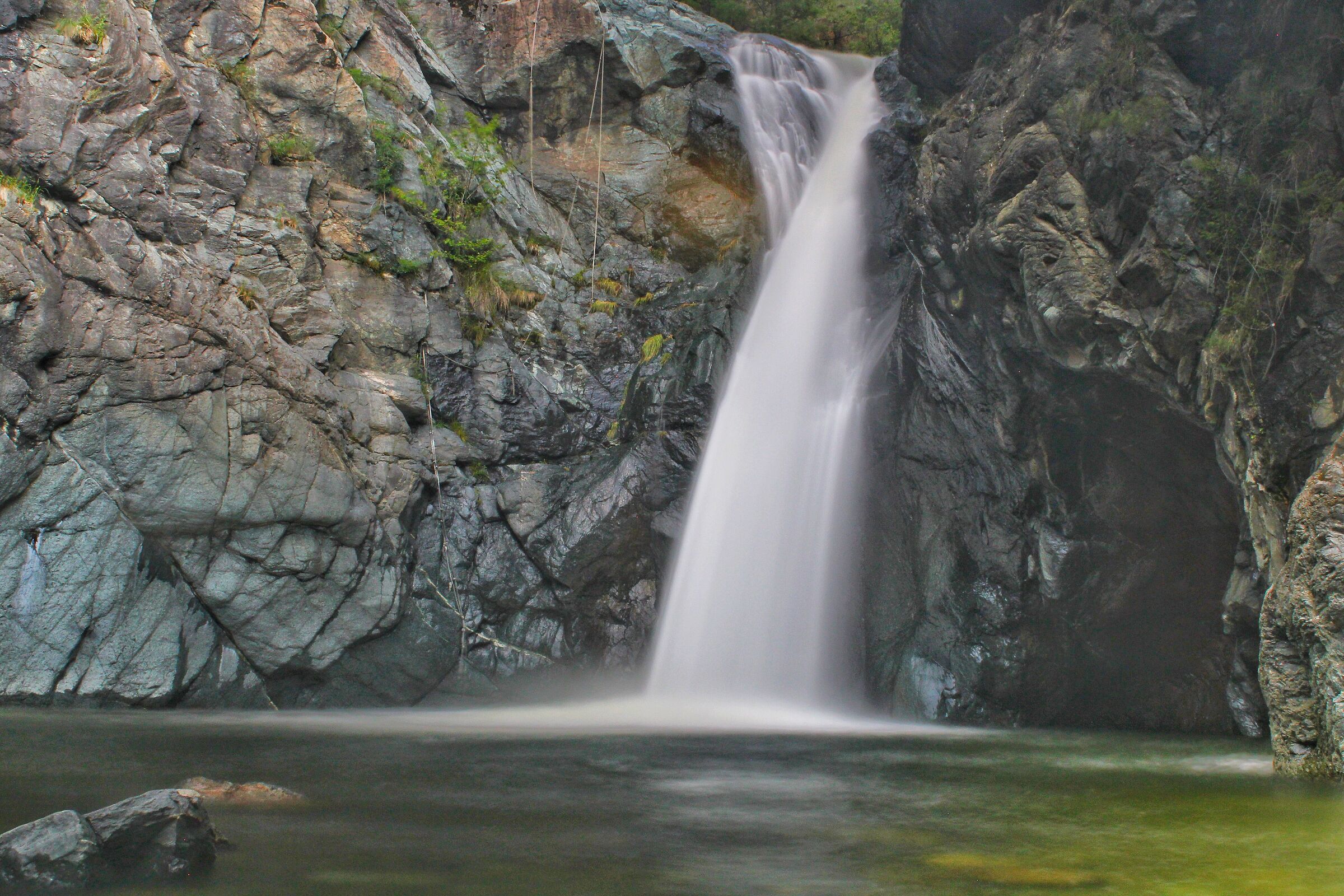 Goja del pis waterfall