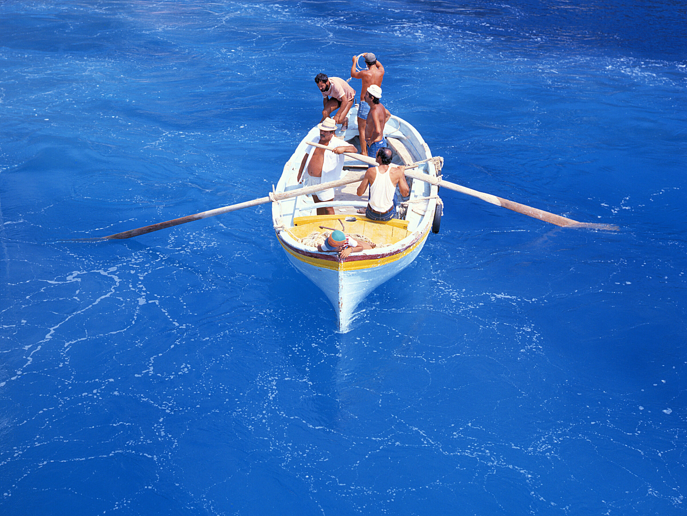 ALICUDES-Transport from hydrofoil to island