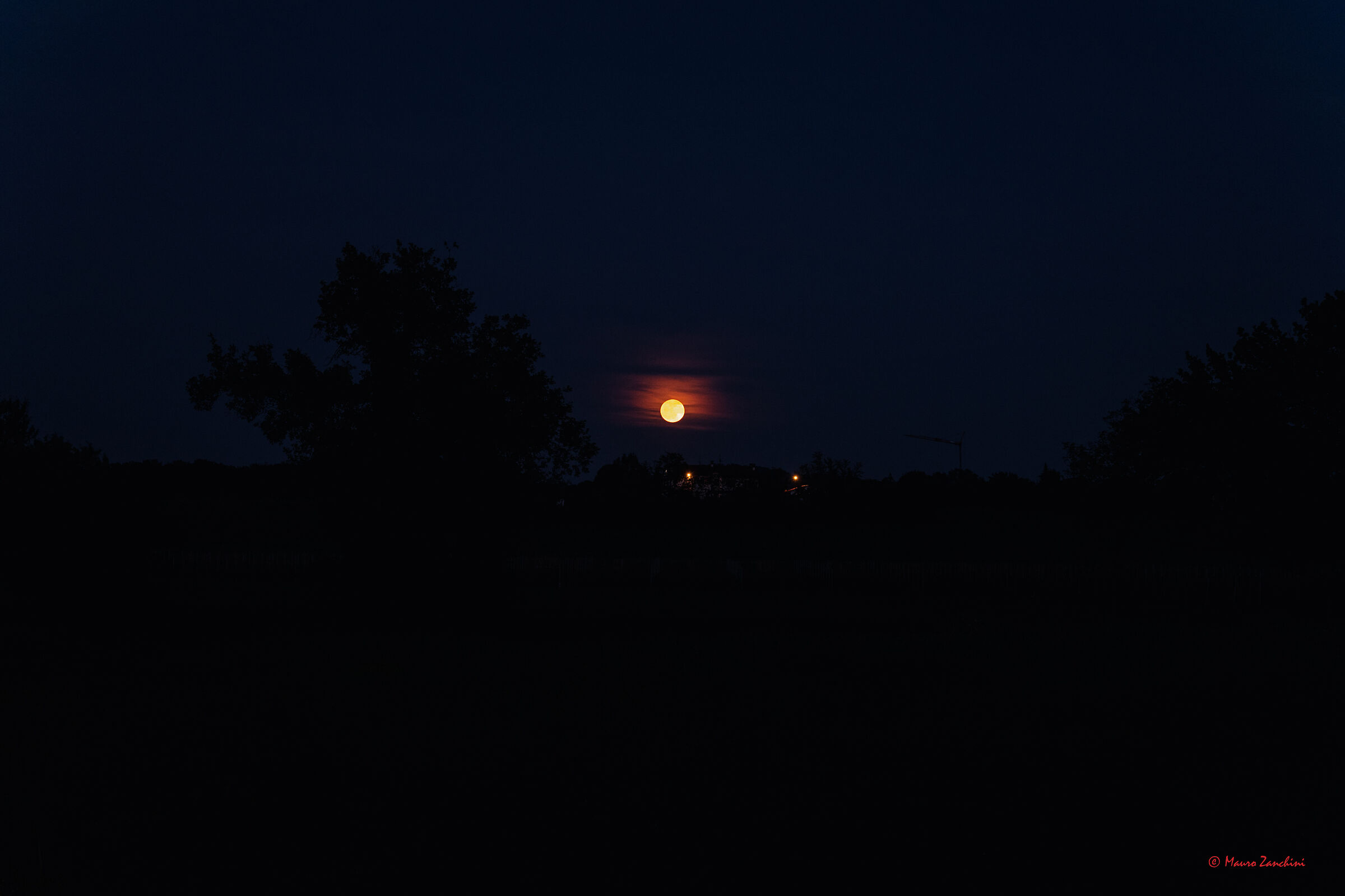 Spunta la Luna dal monte