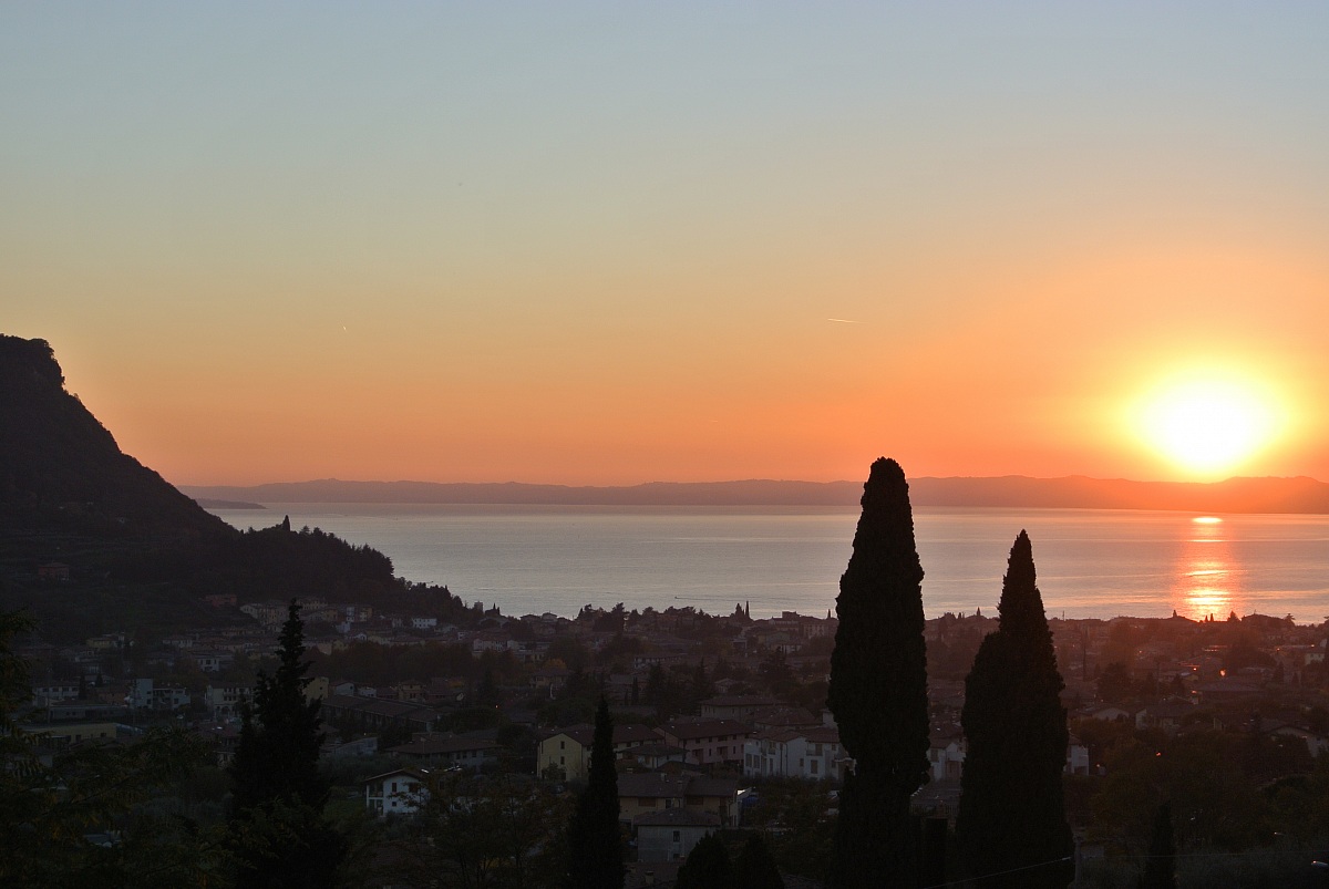 tramonto sul lago