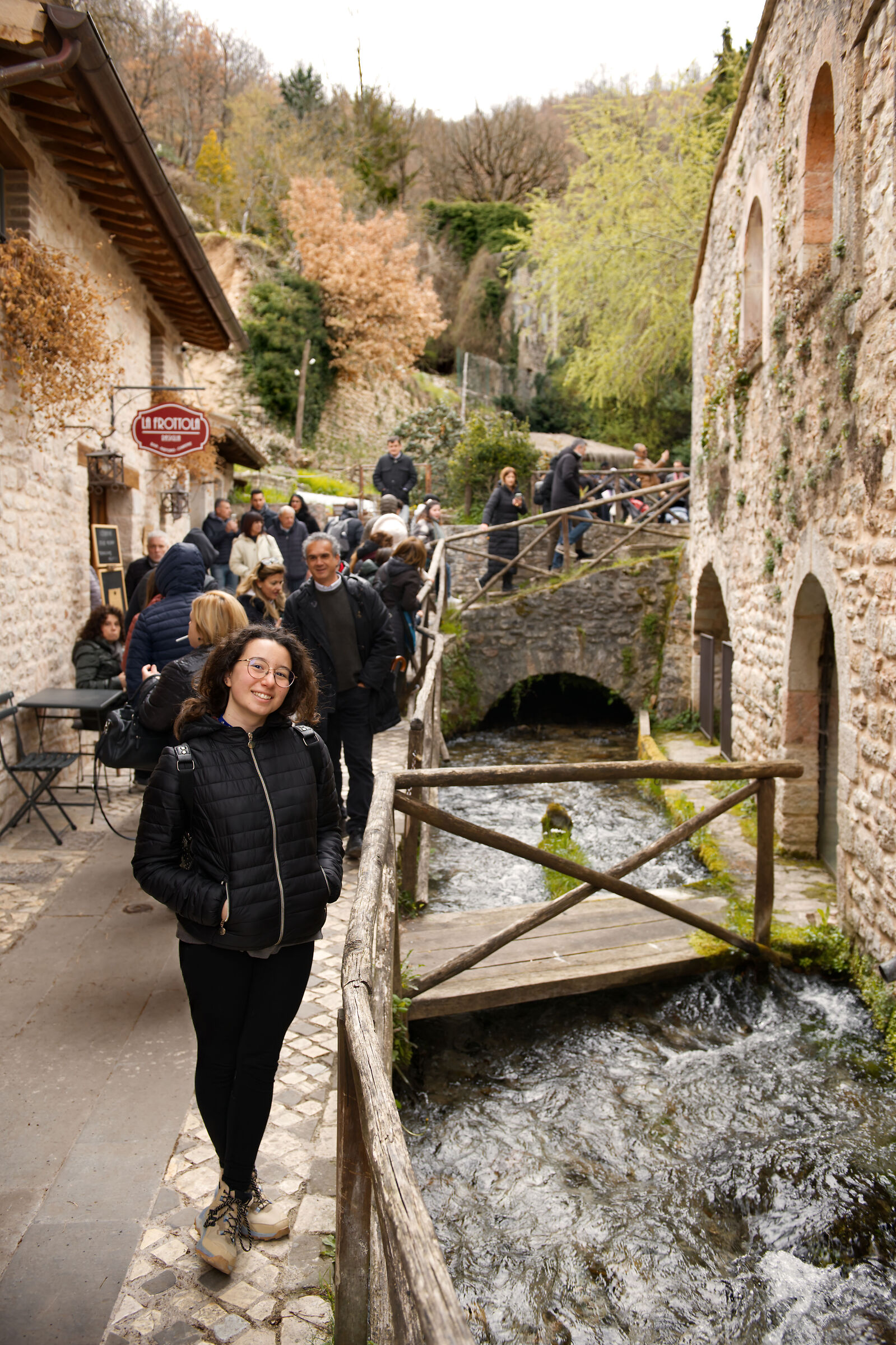 Tra la folla di Rasiglia