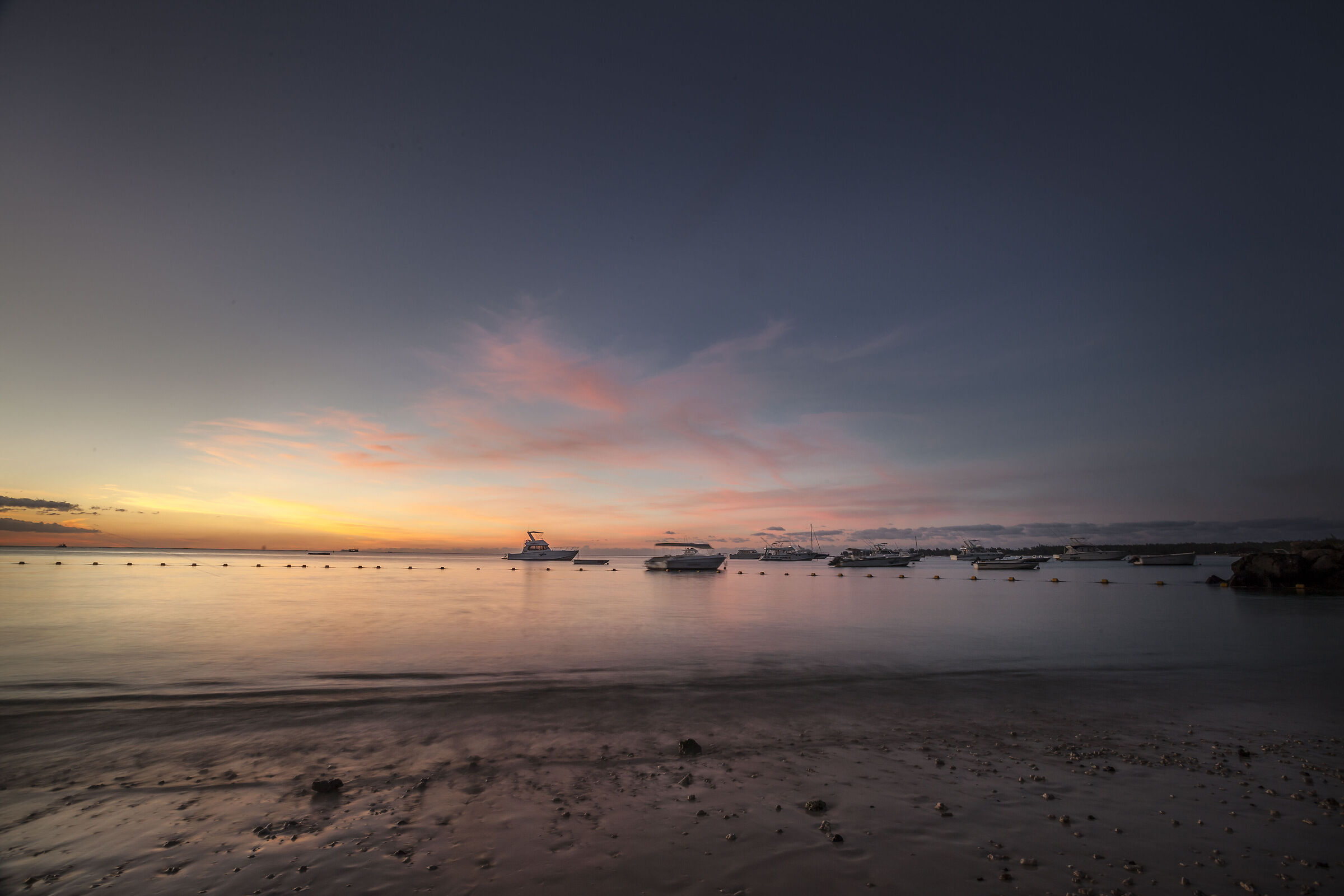 colors of dawn in Mauritius