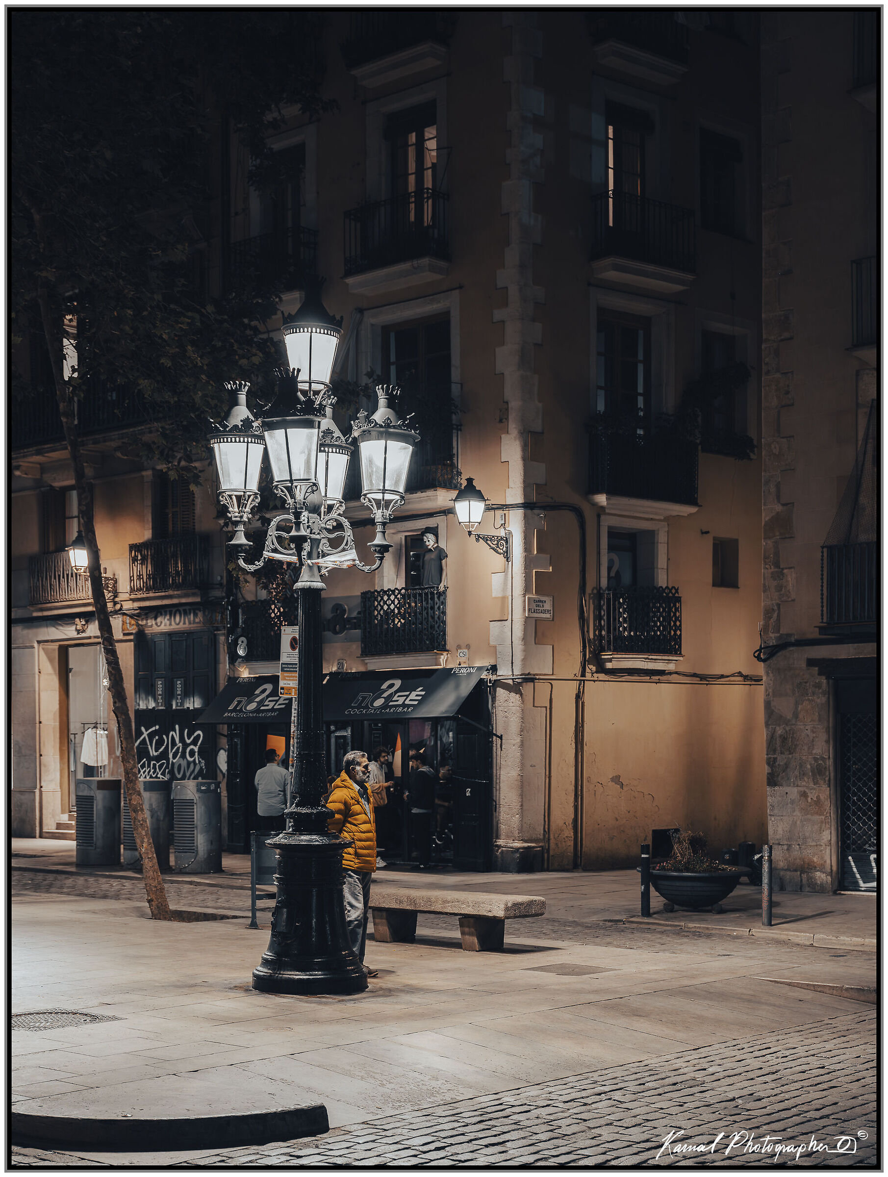 Per le vie notturne di  Barcellona