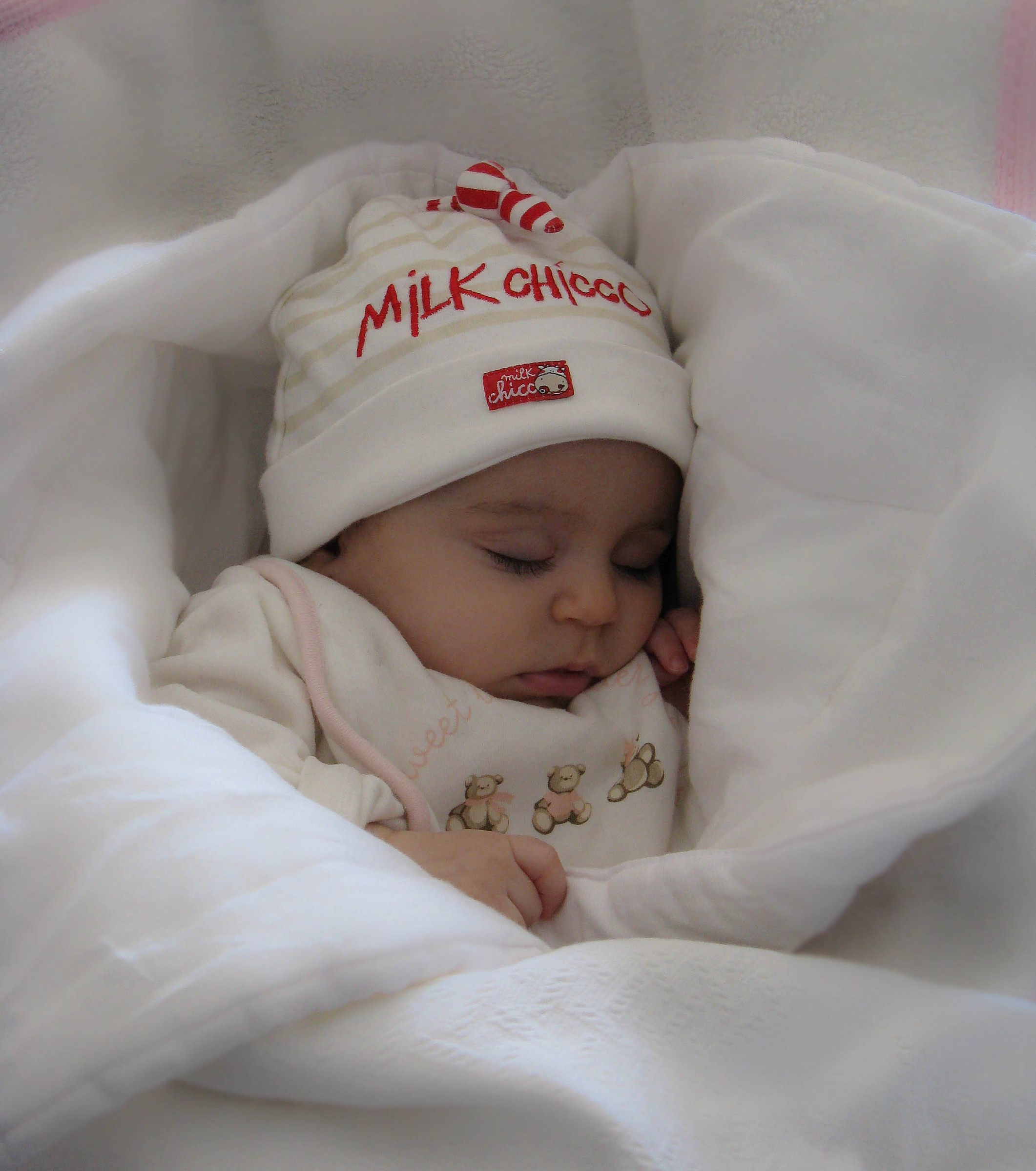 Angela in bianco e rosso