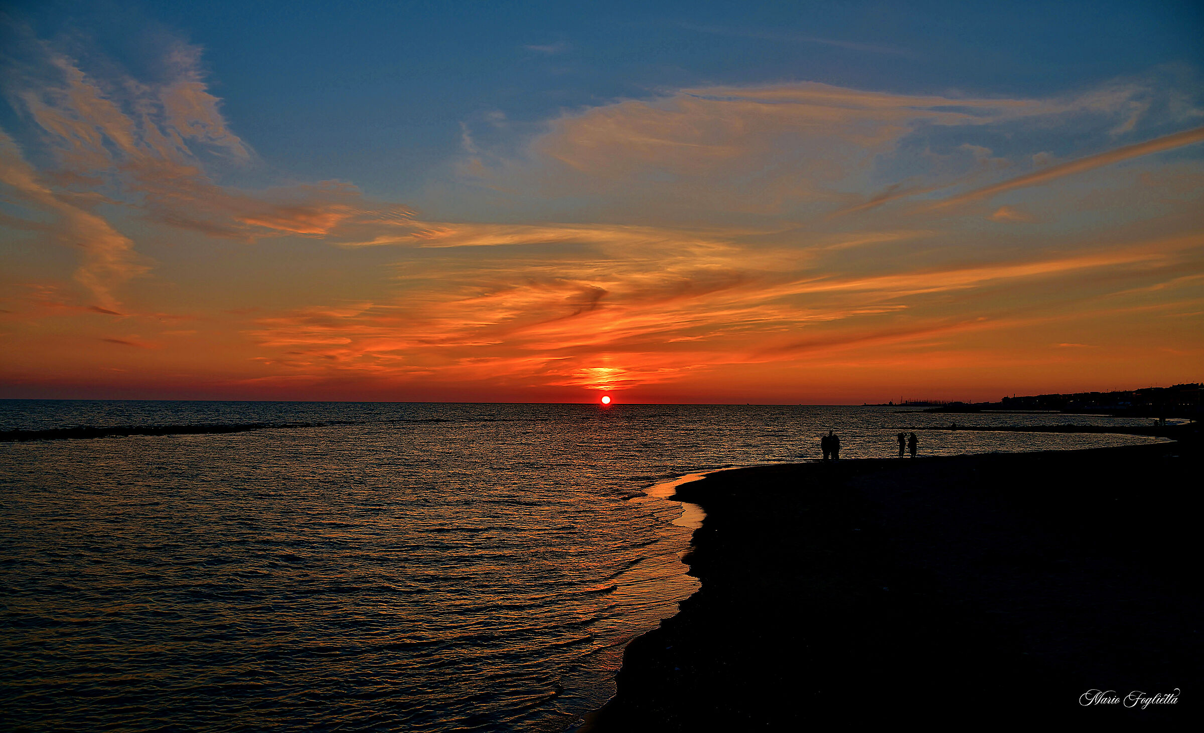 Stay close to me when the sun dives into the sea......