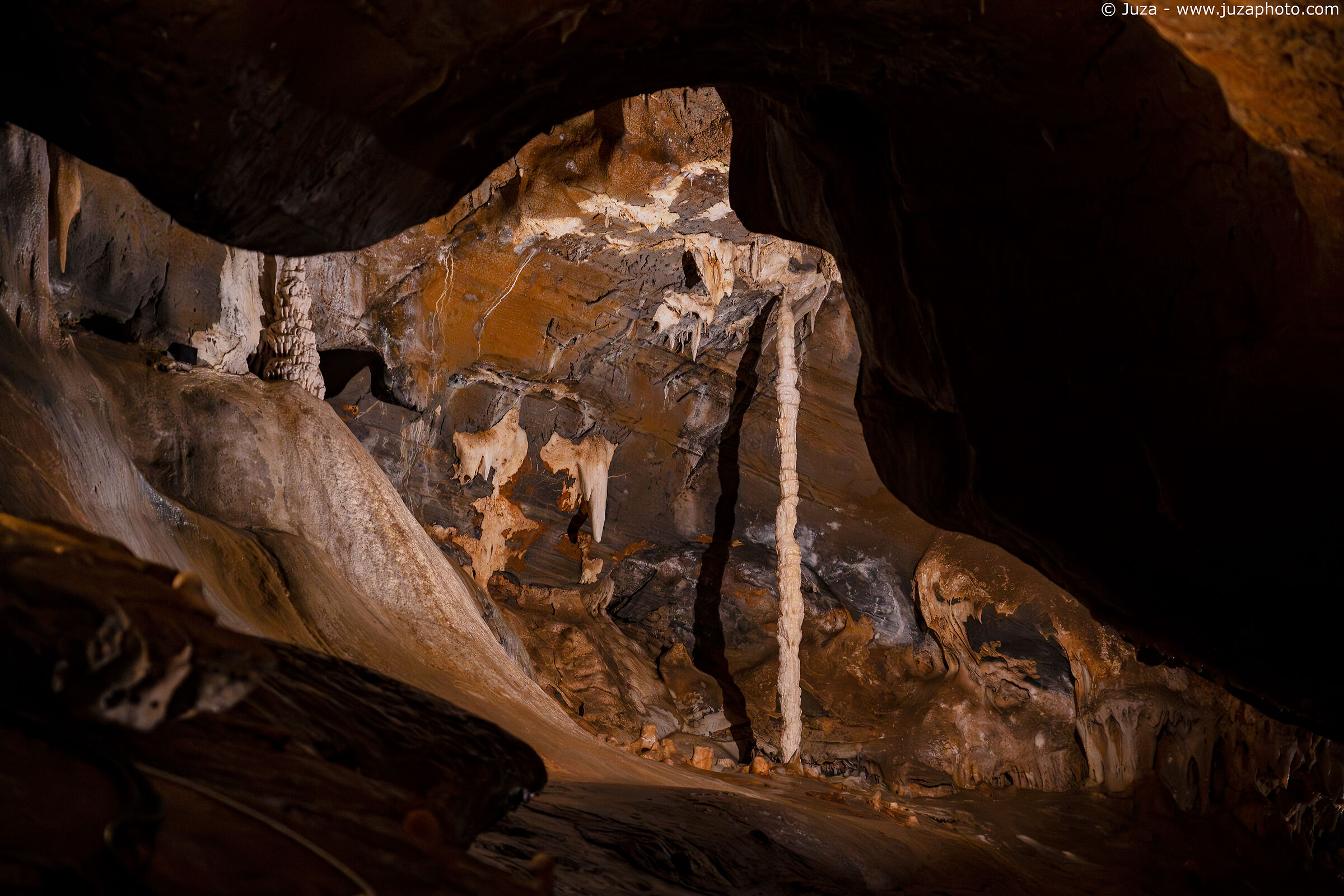 Colonna, Grotte di Toirano