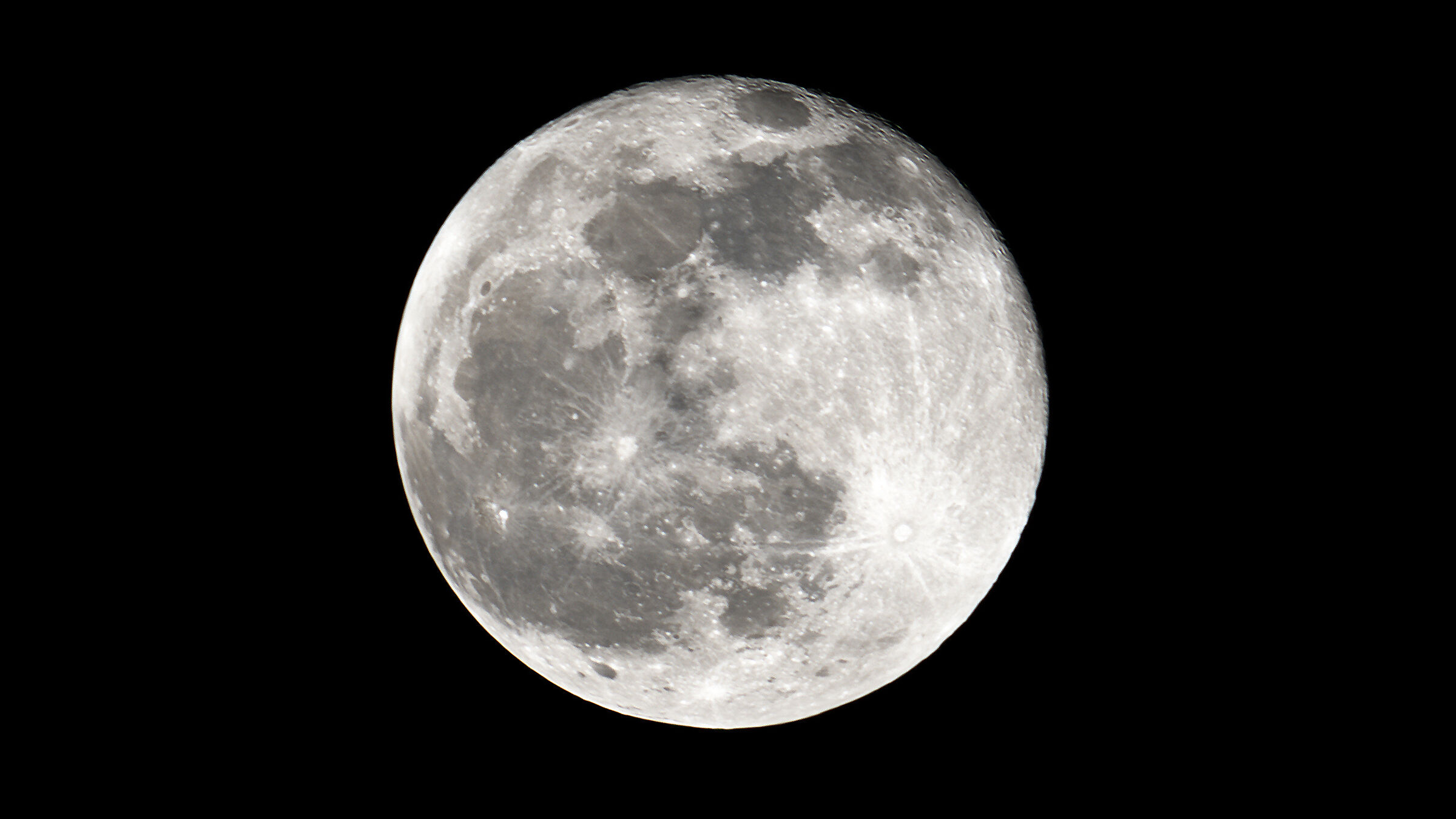 Luna gibbosa calante al 99% (2023-04-07)