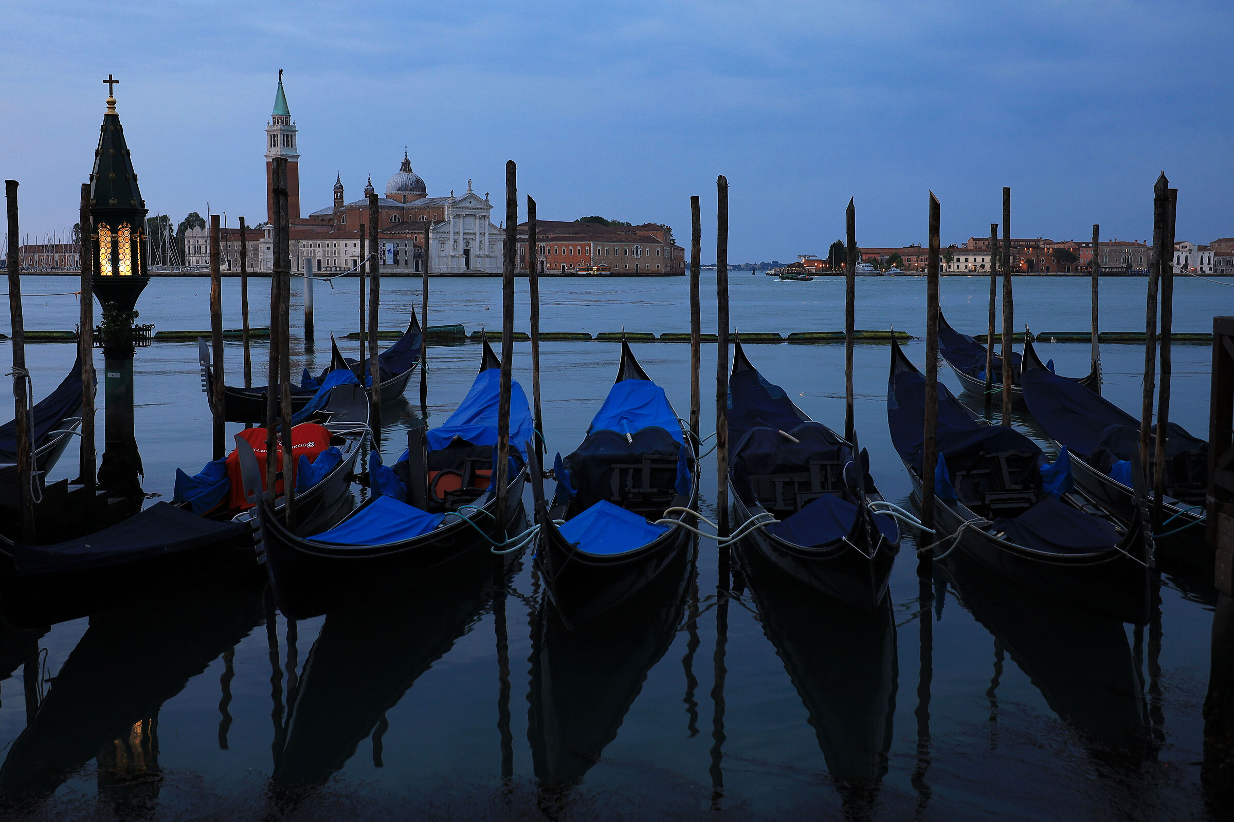 Ora blu sulla laguna