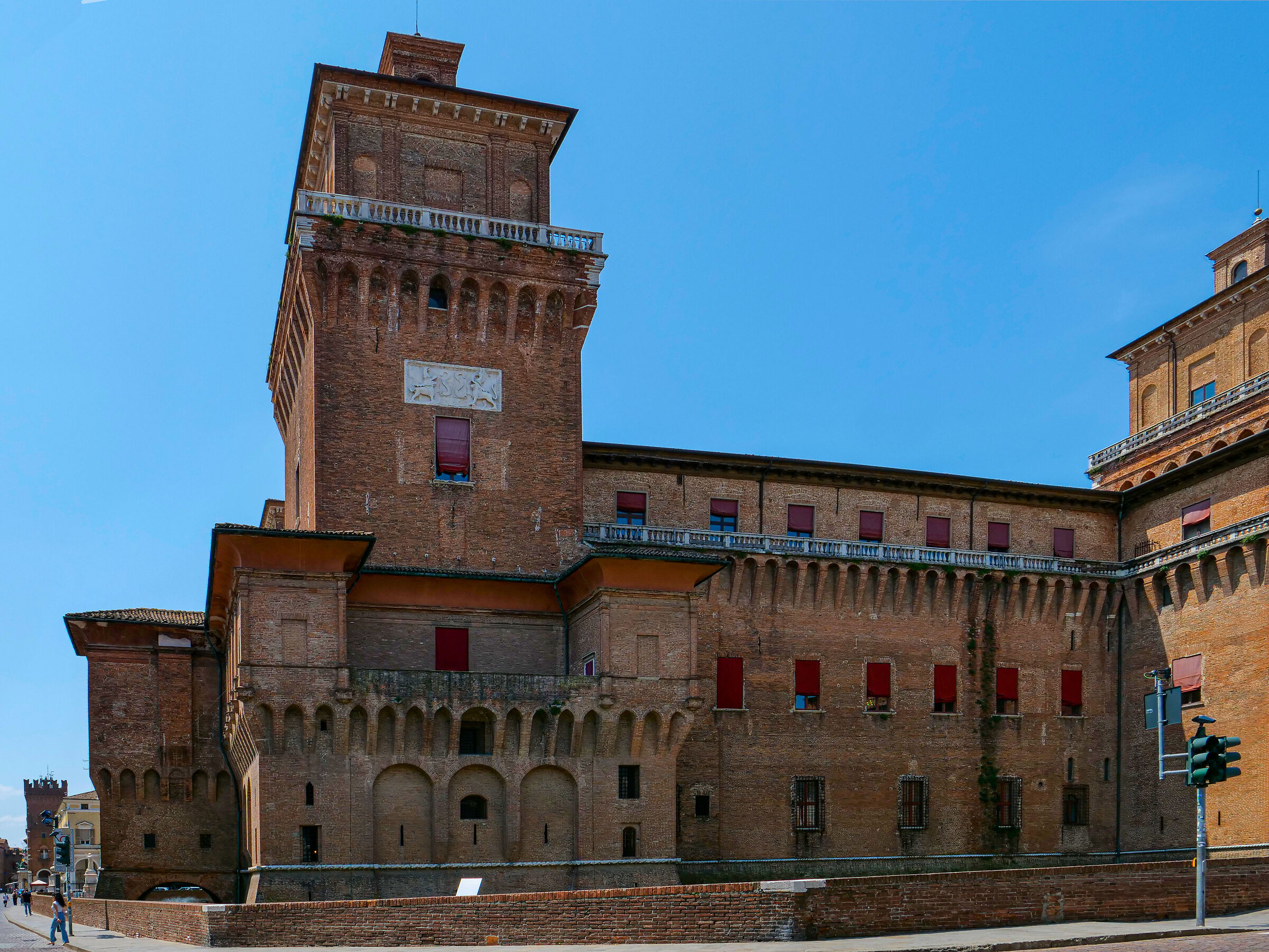 l' iconico Castello Estense