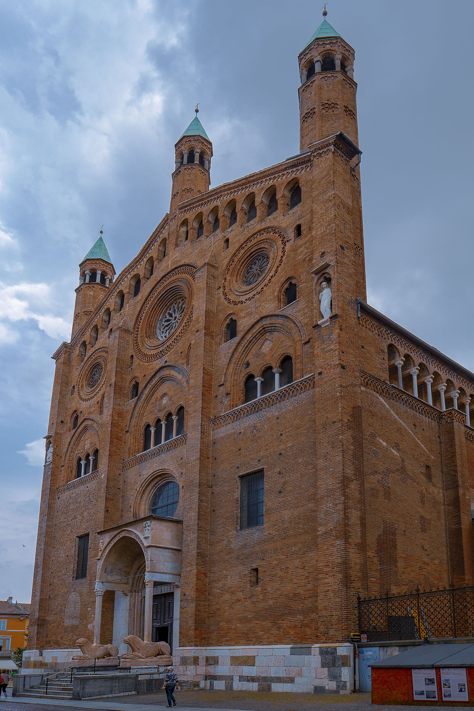 Cremona Duomo facciata transetto nord