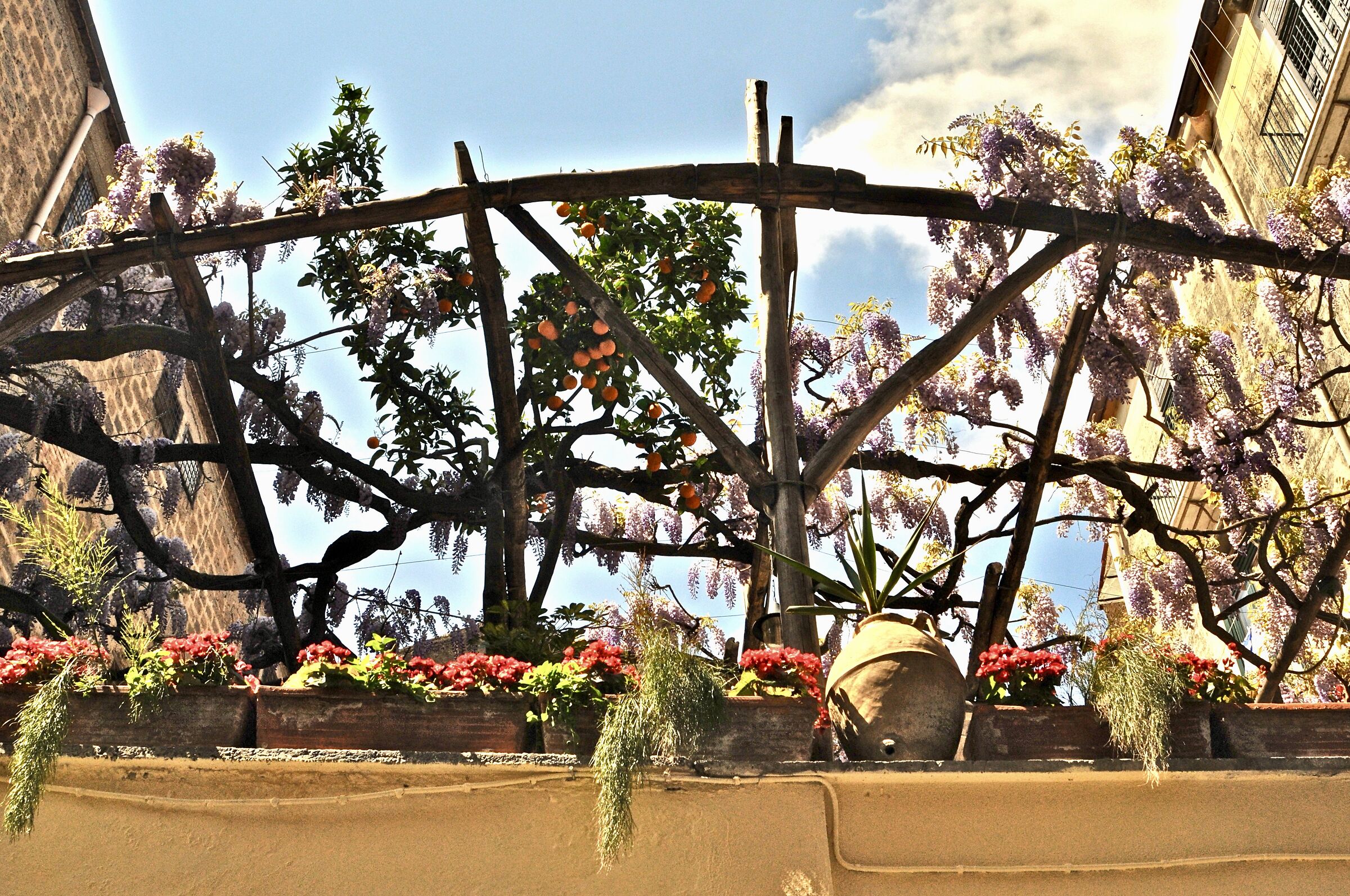 GLIMPSE OF POSITANO