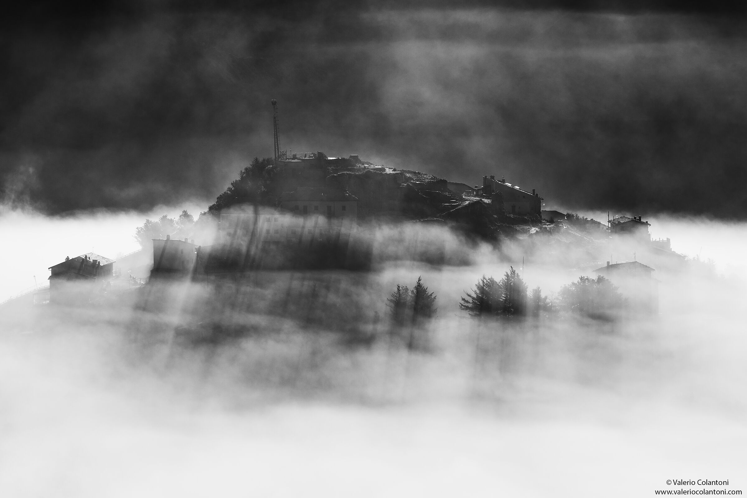 Castelluccio immersed in the fog...