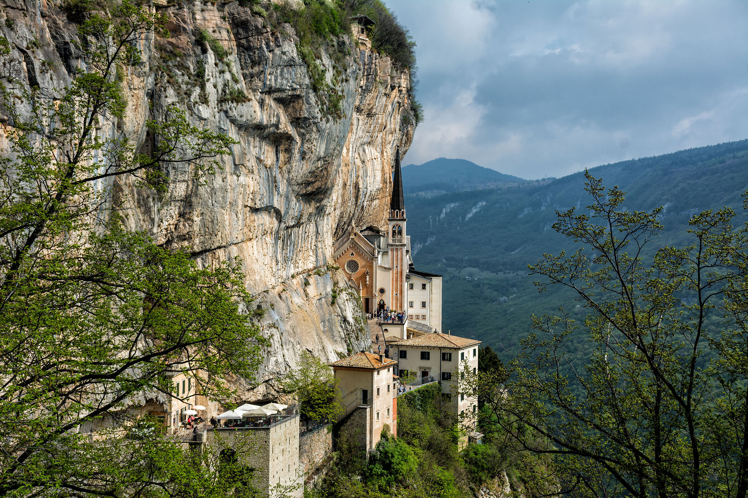 Il santuario nella roccia