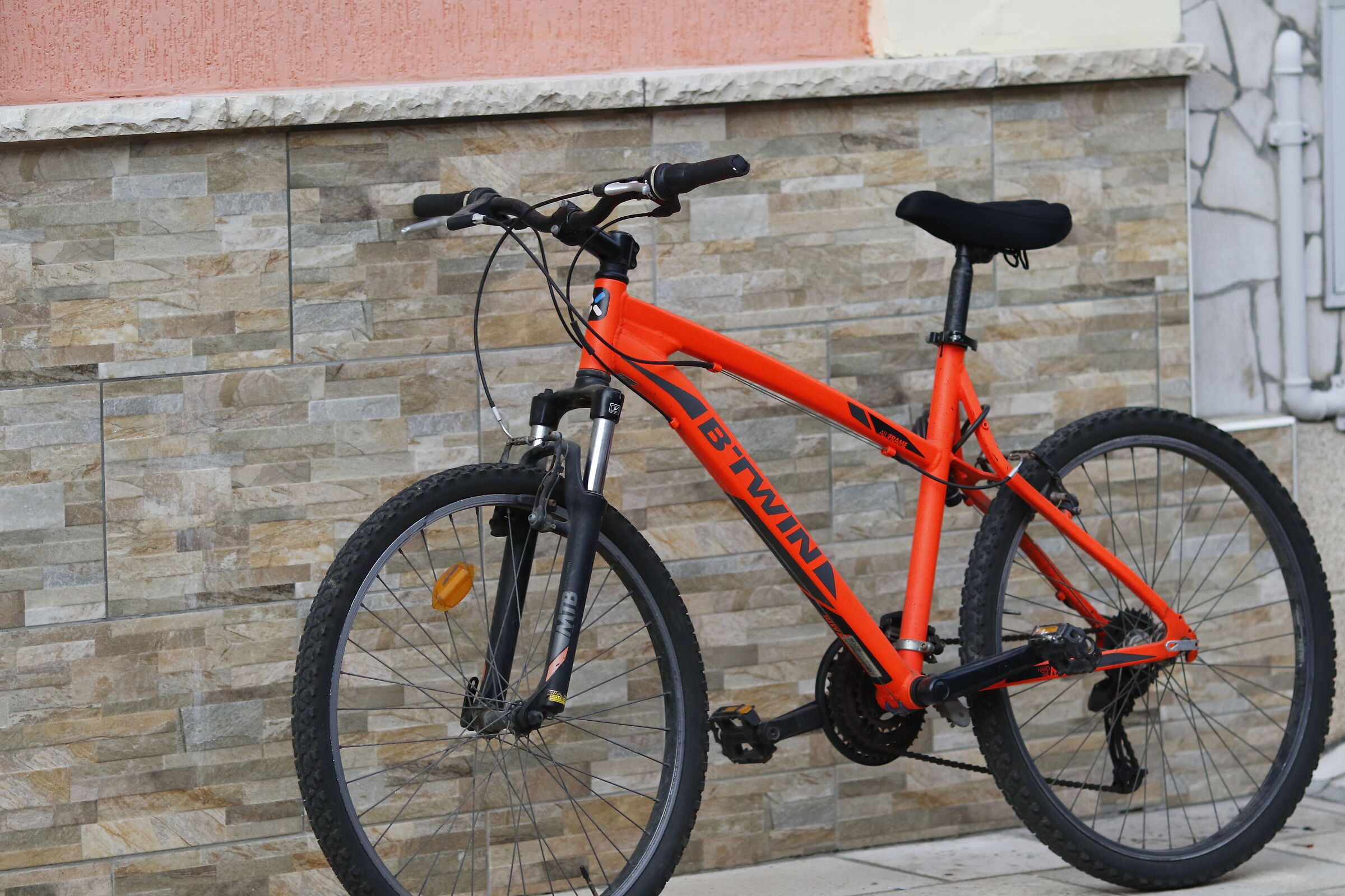 @ F. 2.5, " Crop 216 ", Canon 135 F. 2 L Usm, 7D I...