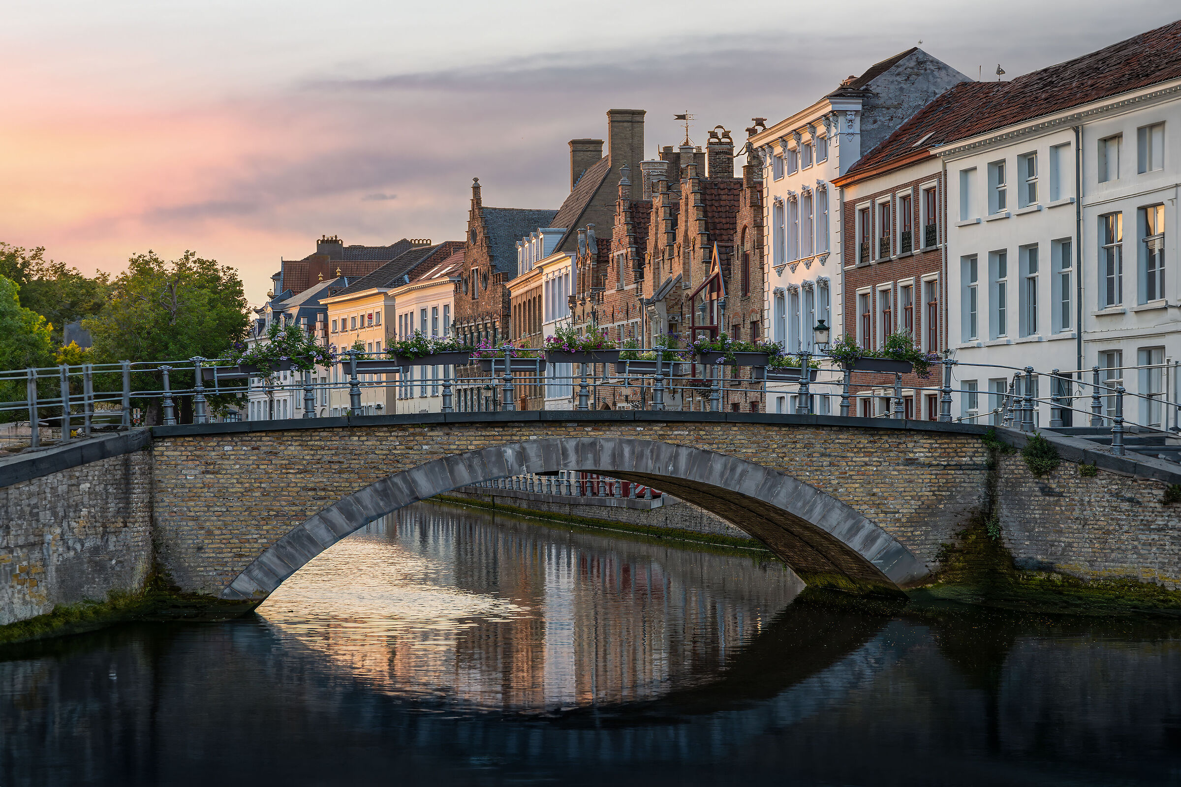 Bruges, il tramonto sui canali