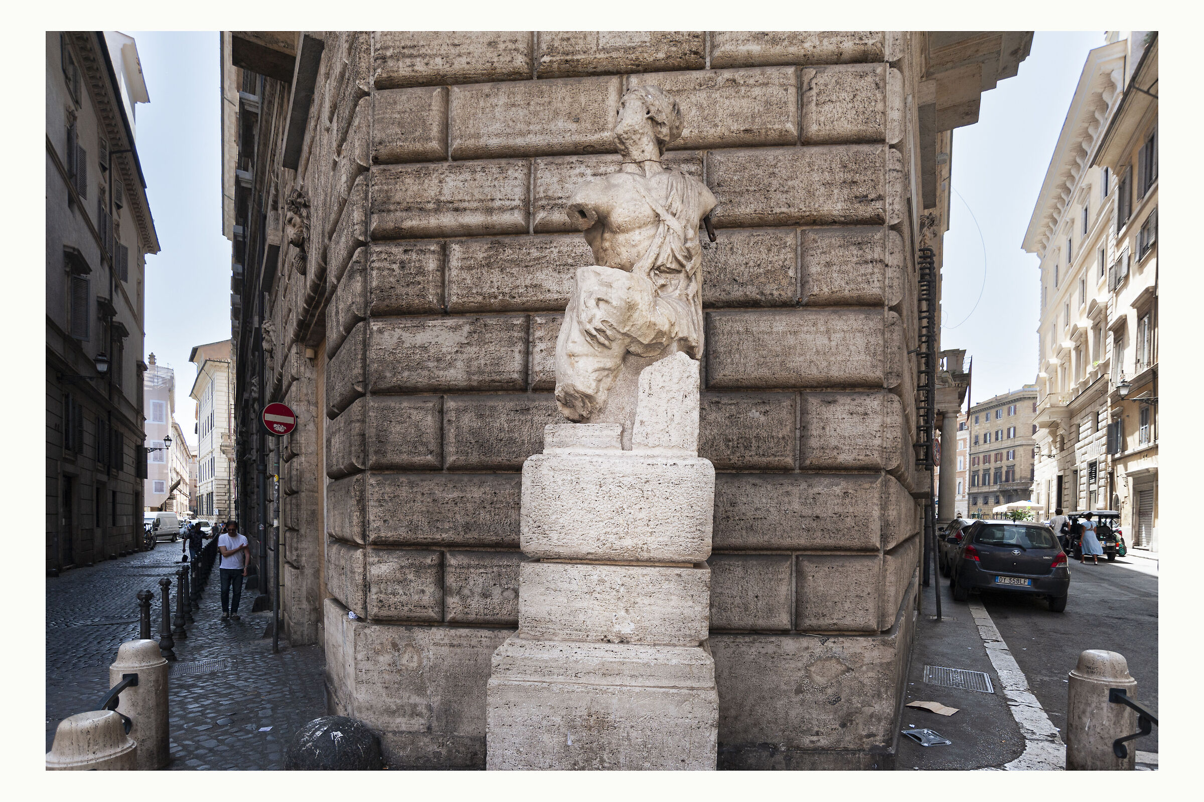 Pasquino observes you